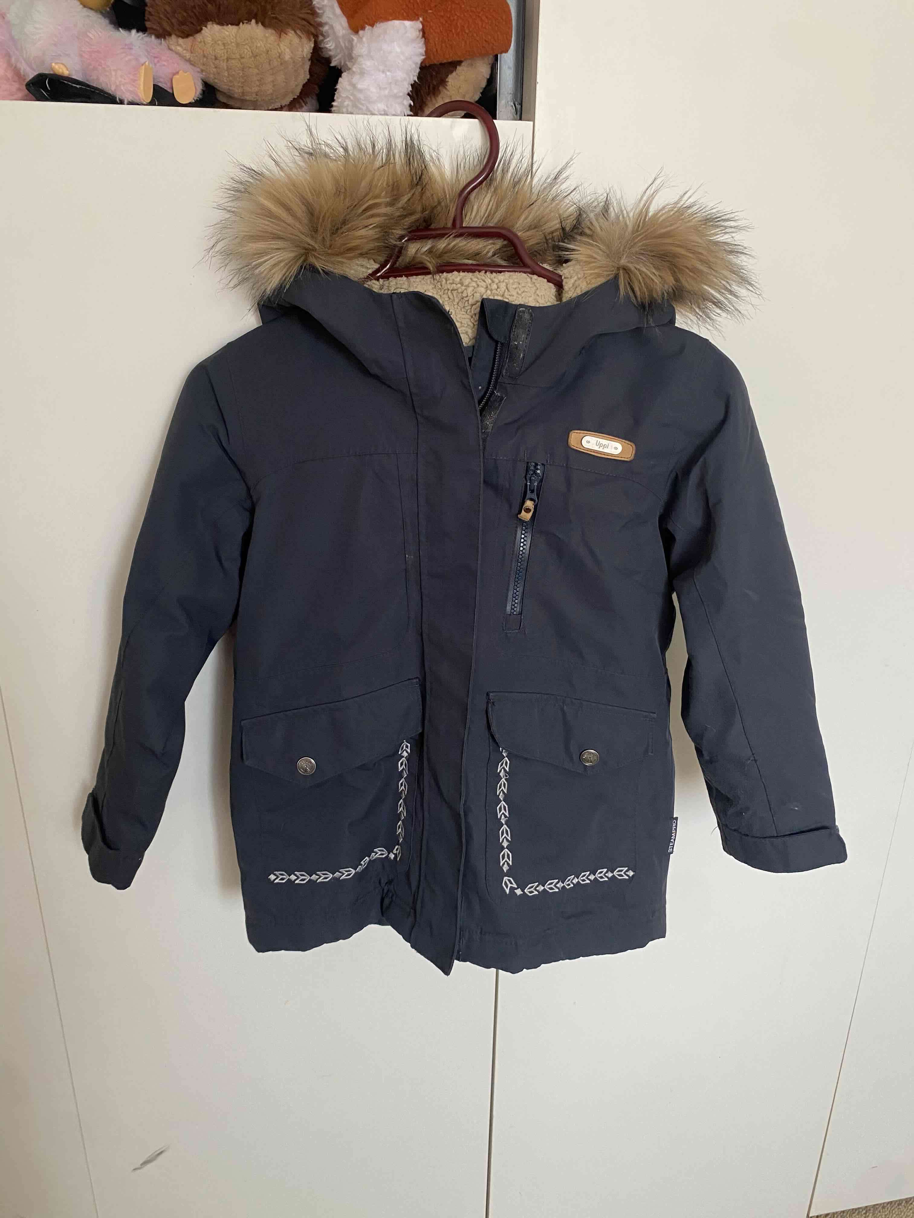 Parka con gorro de piel sintética