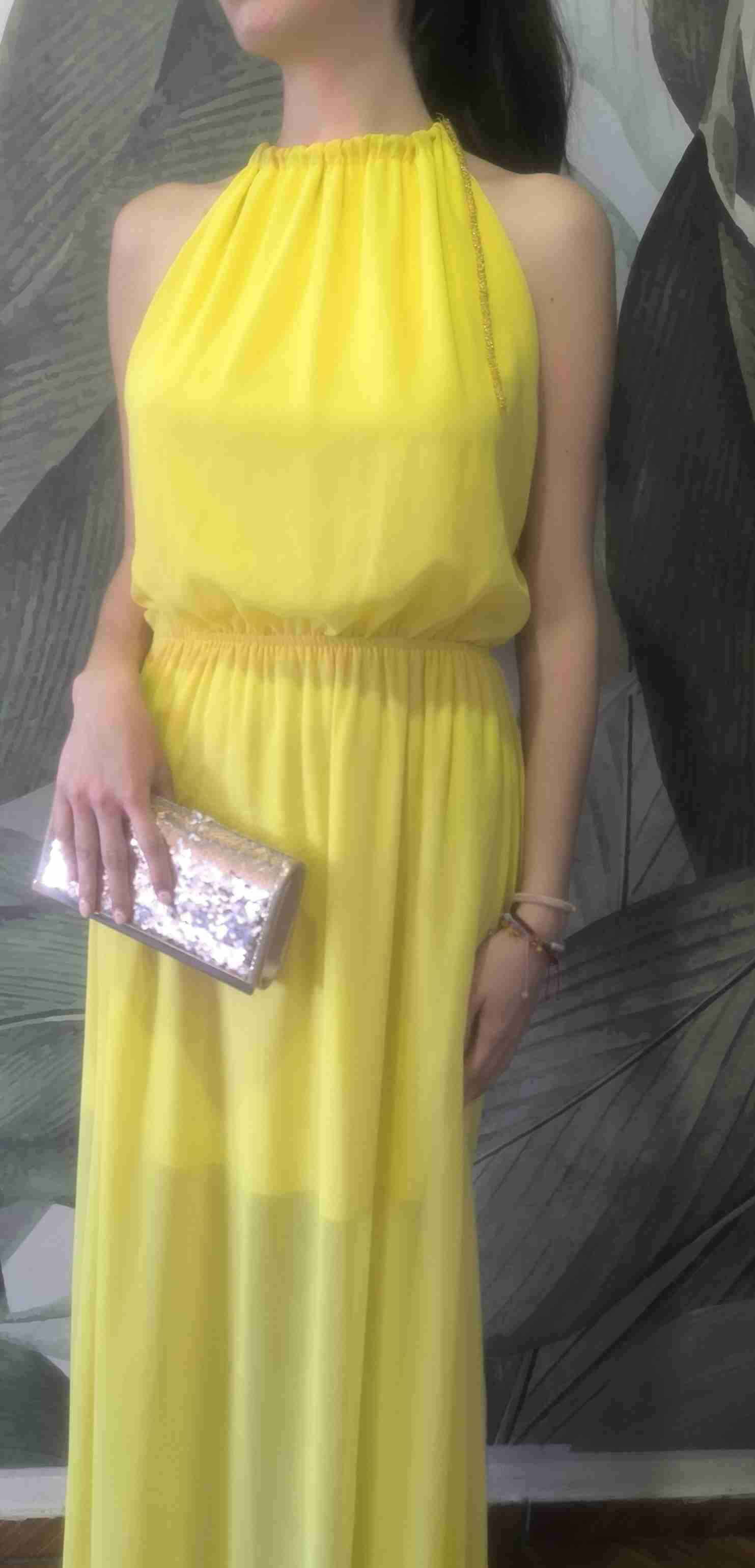 Vestido largo amarillo elegante