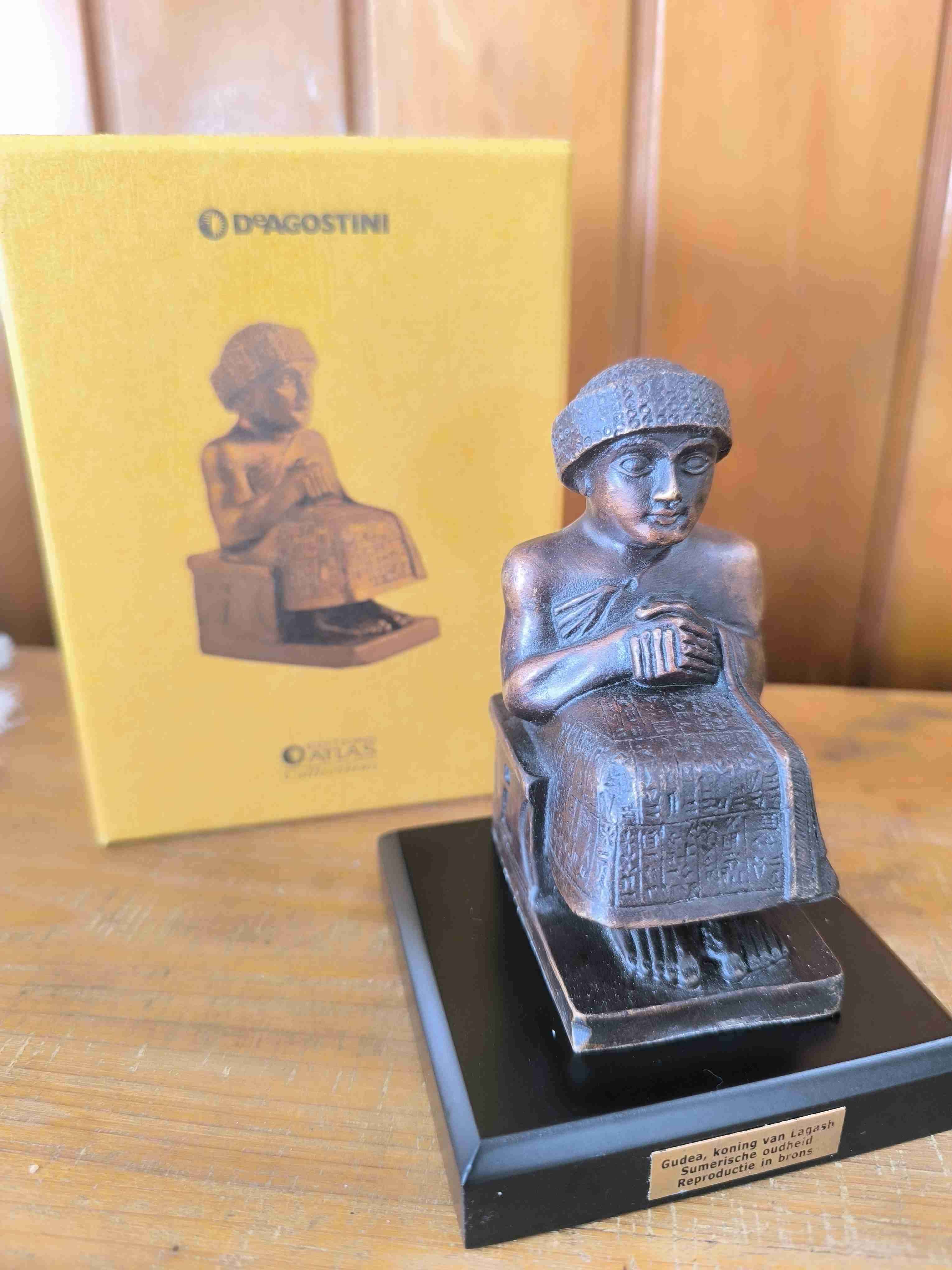 Figura de Gudea en bronce
