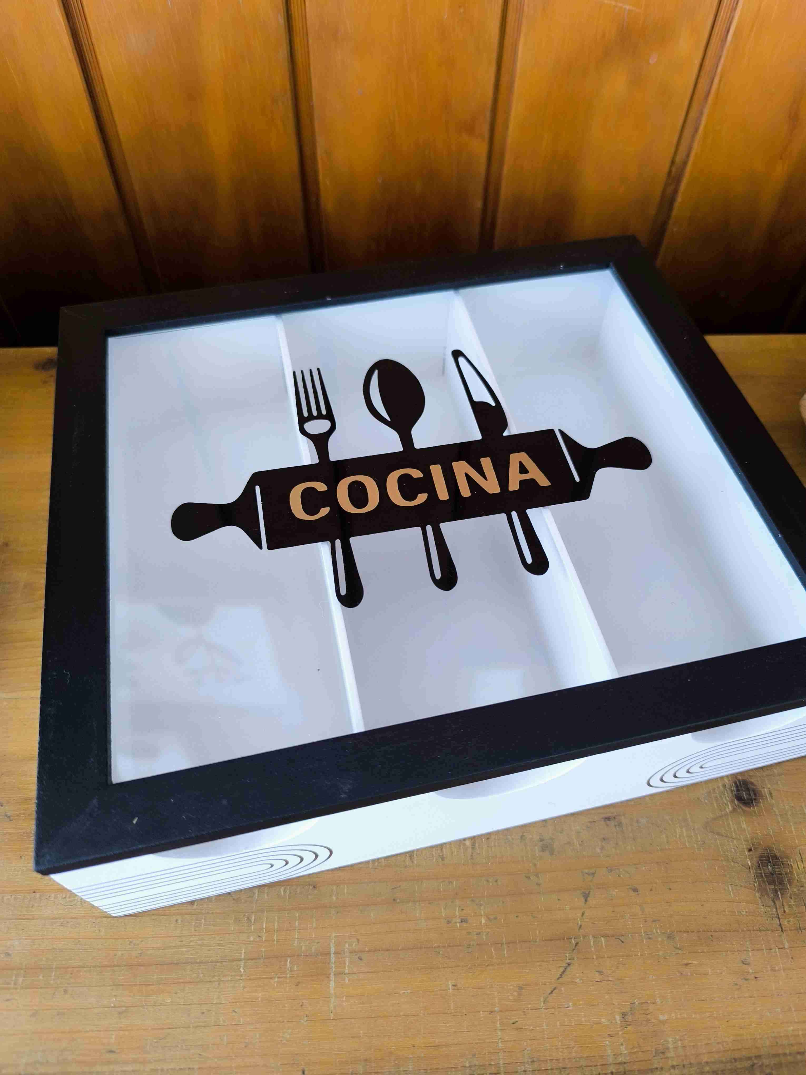 Cajón organizador de cubiertos