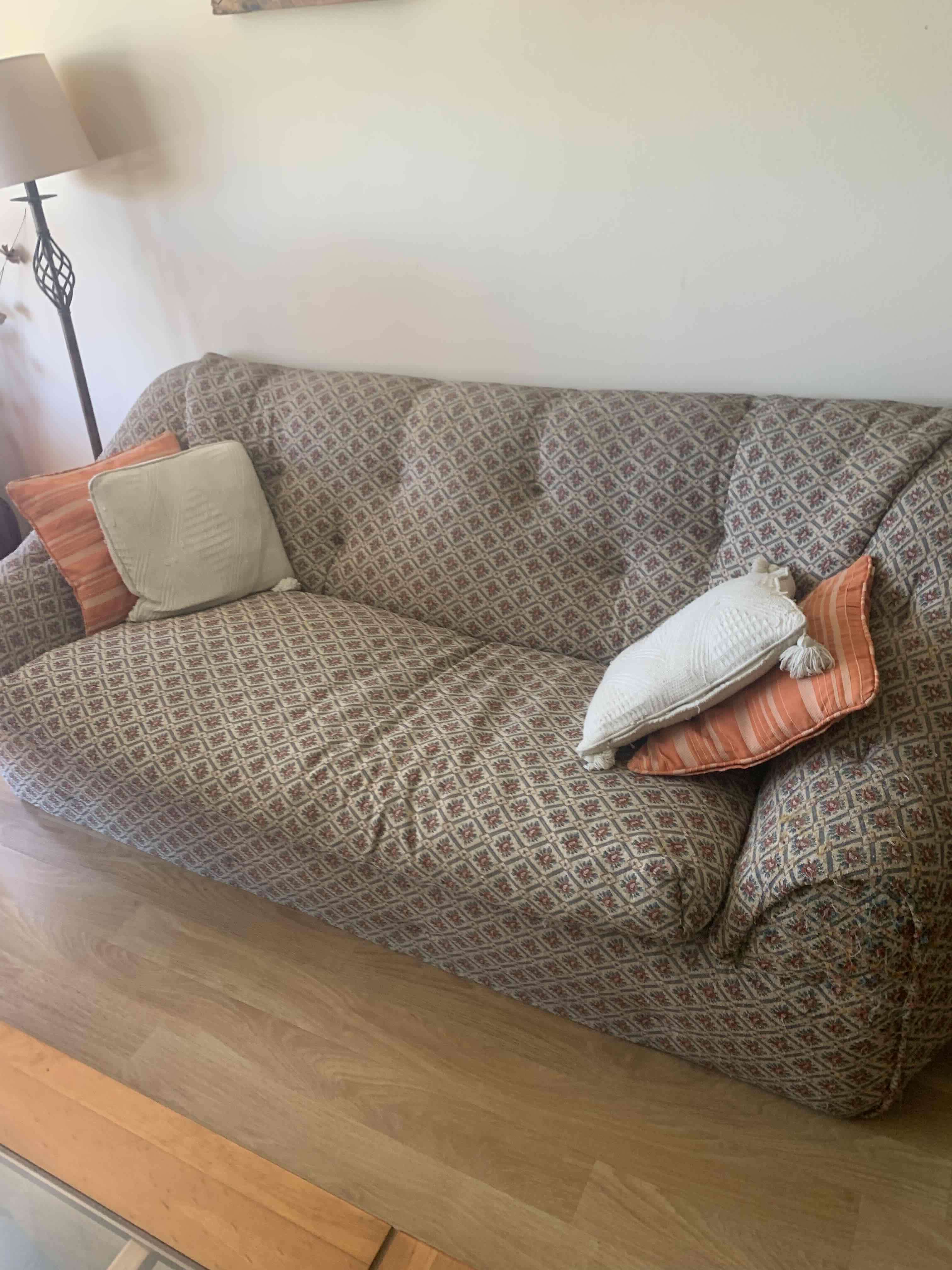 Sofá tapizado estampado