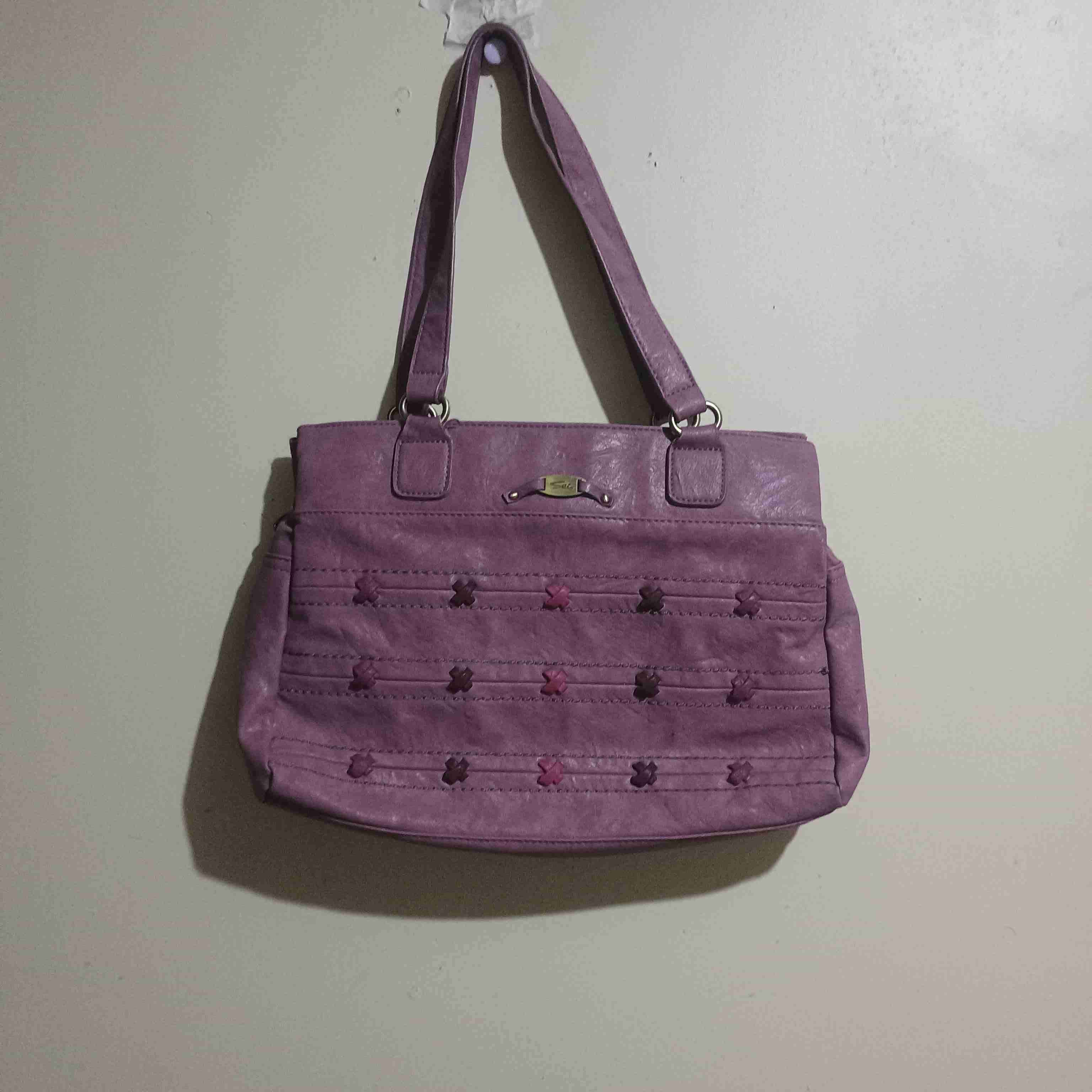 Cartera morada con detalles florales - miniatura 2