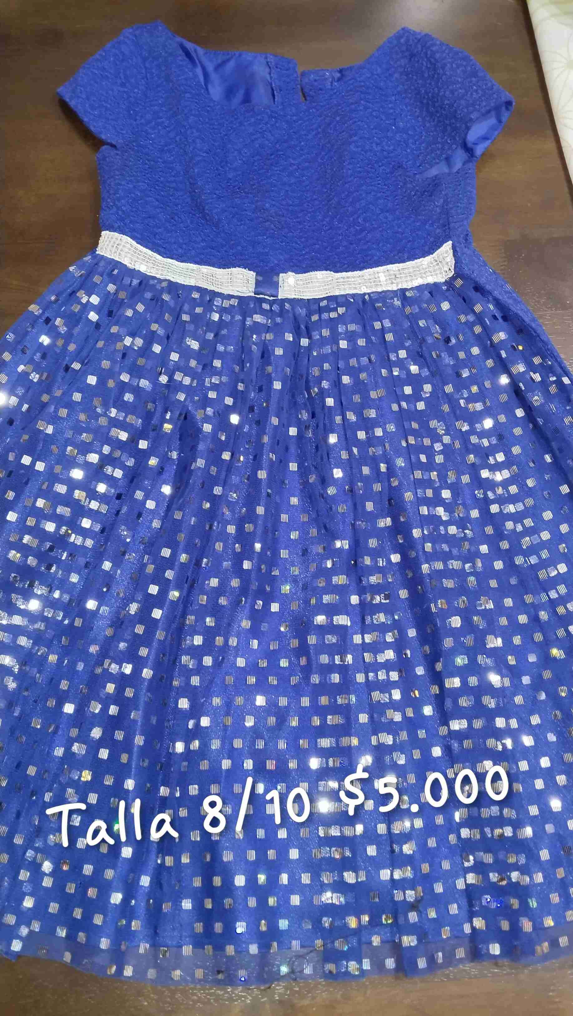 Vestido azul con lentejuelas