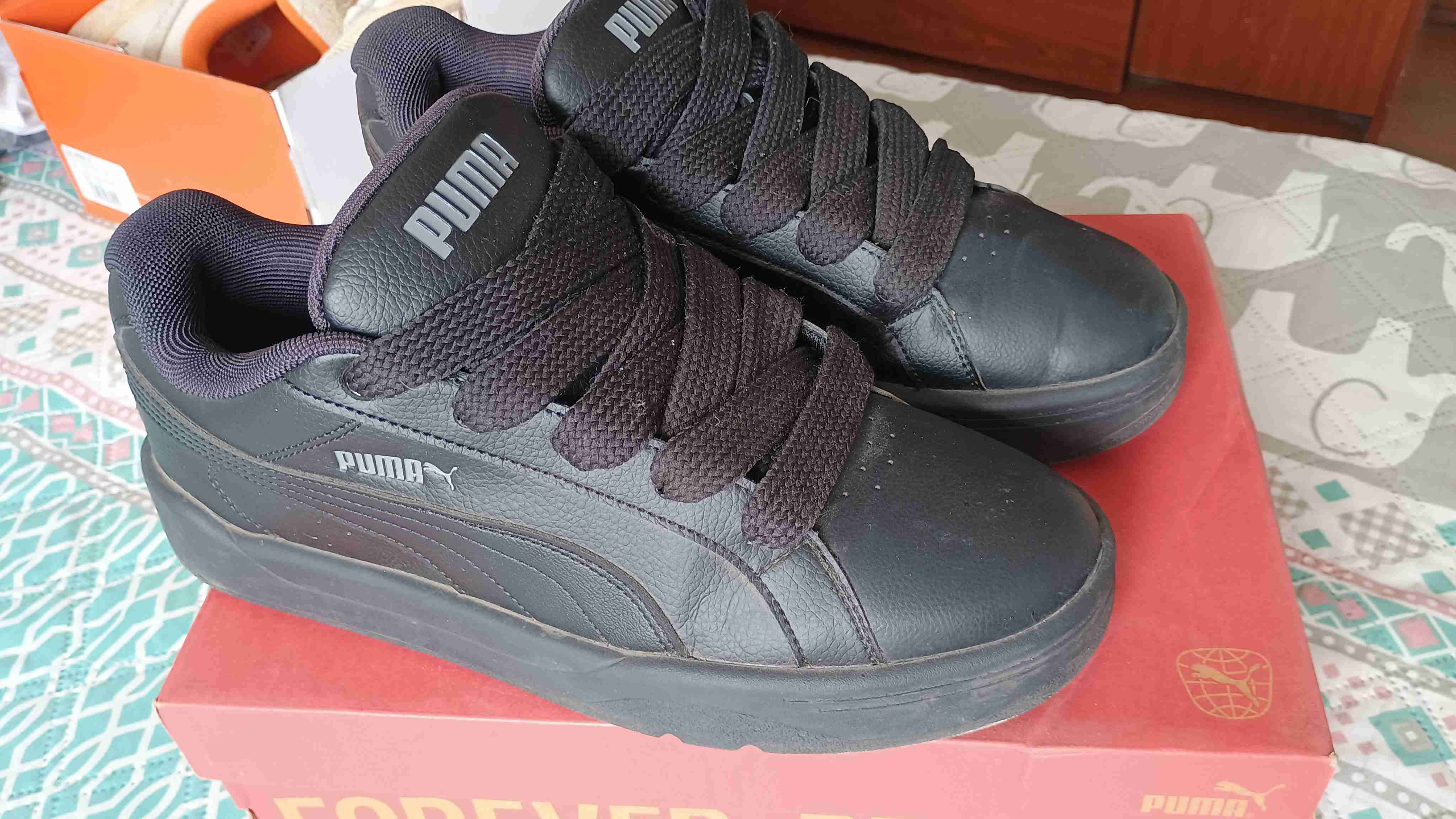 Zapatillas Puma negras usadas - miniatura 4