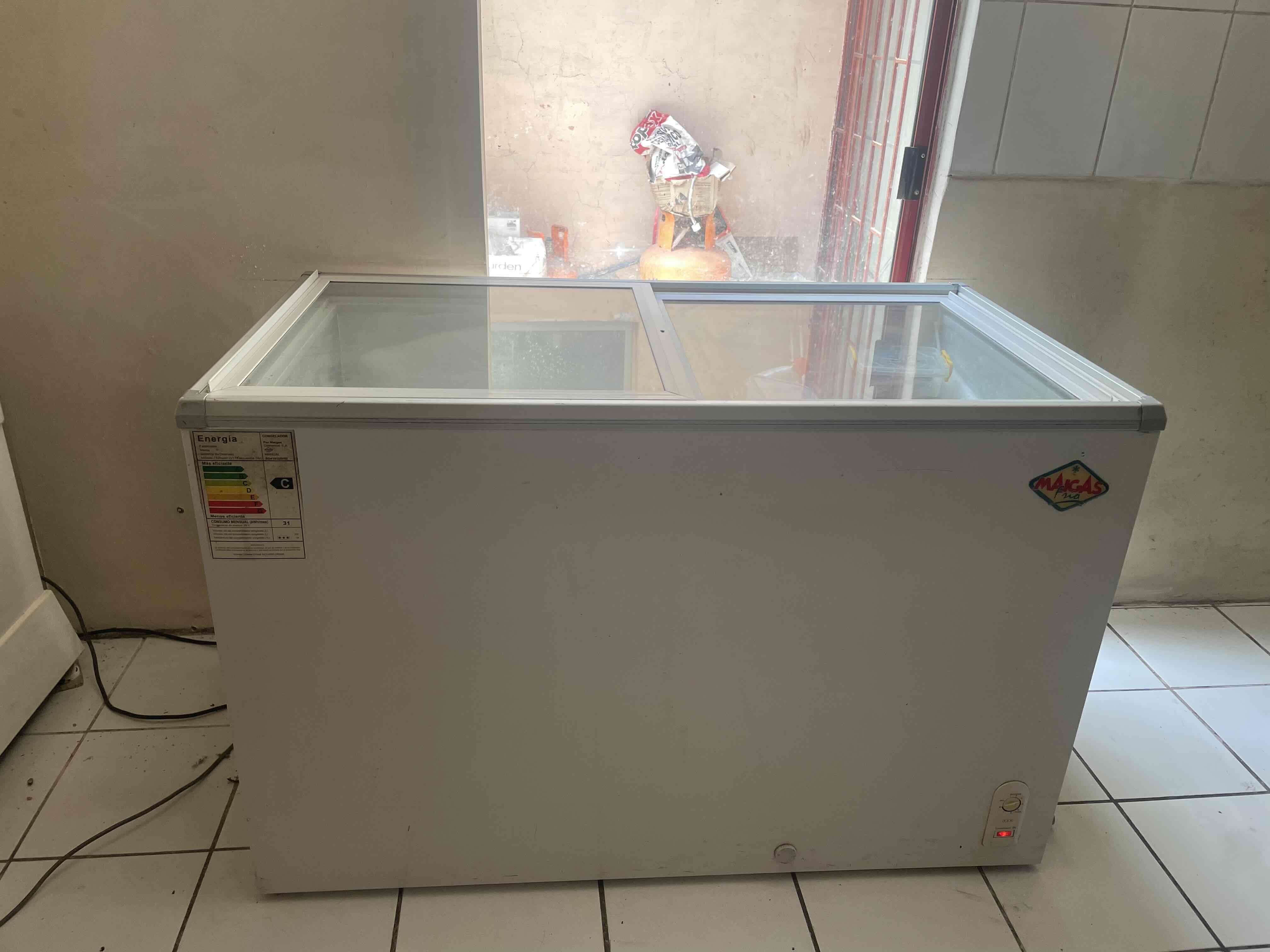 Congelador con tapa de vidrio Maigas