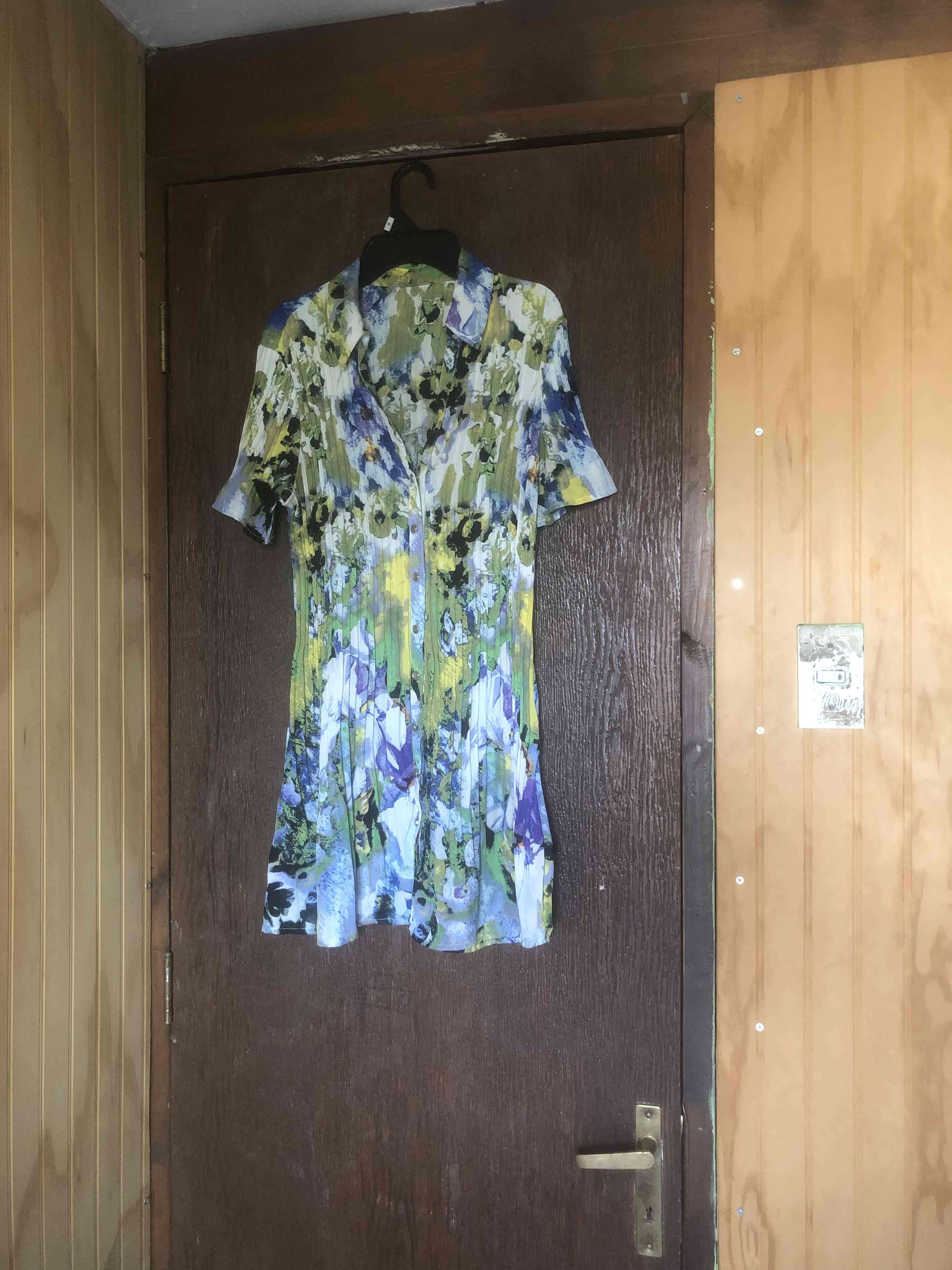 Vestido corto floral multicolor