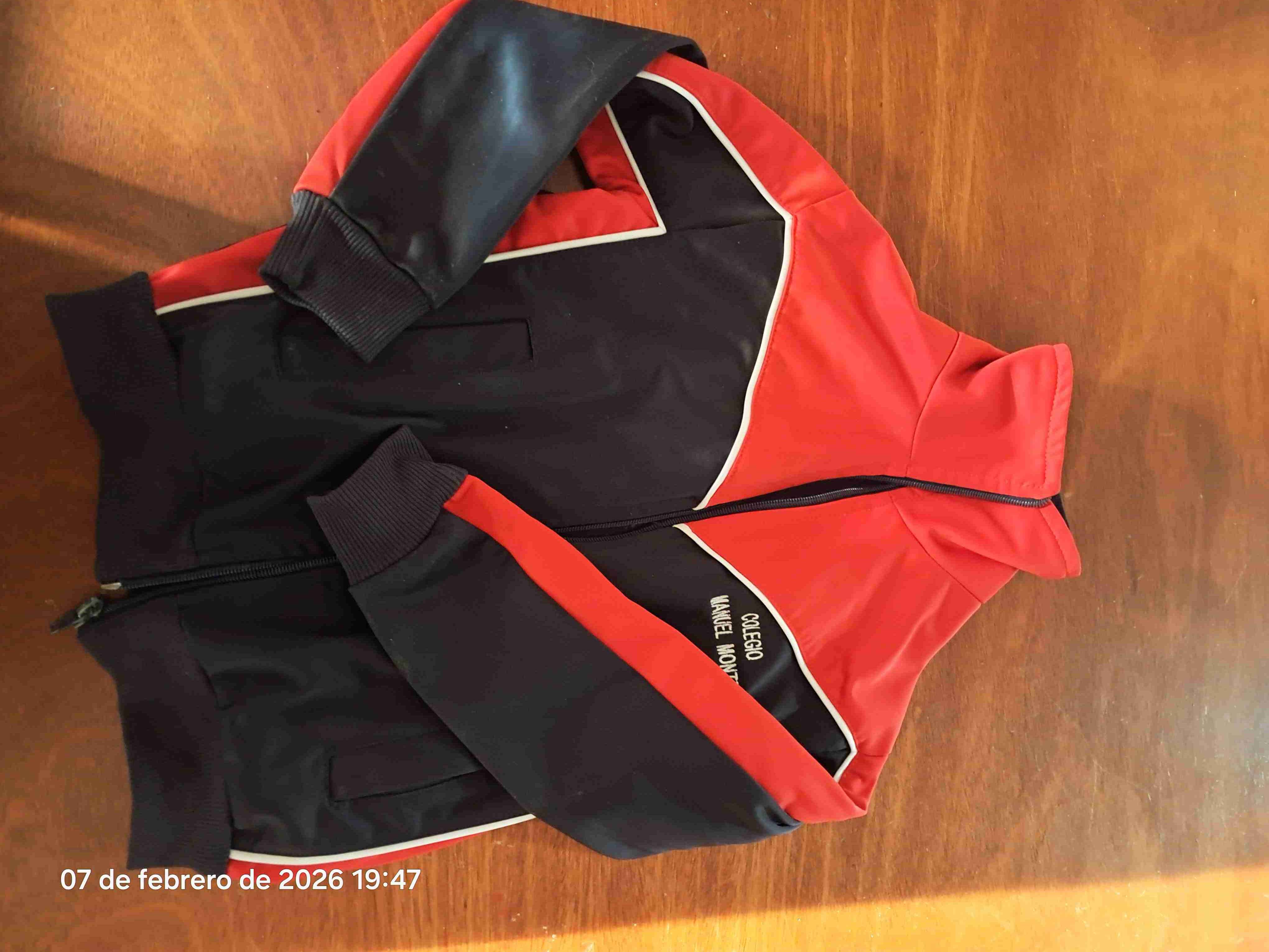 Poleron deportivo escolar roja y azul