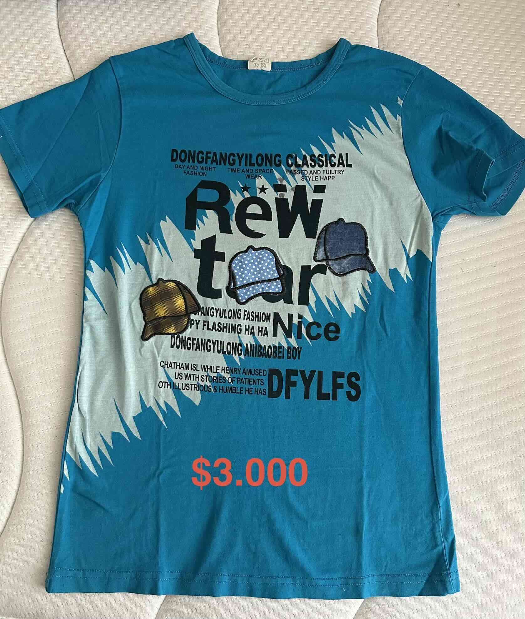 Polera azul estampada