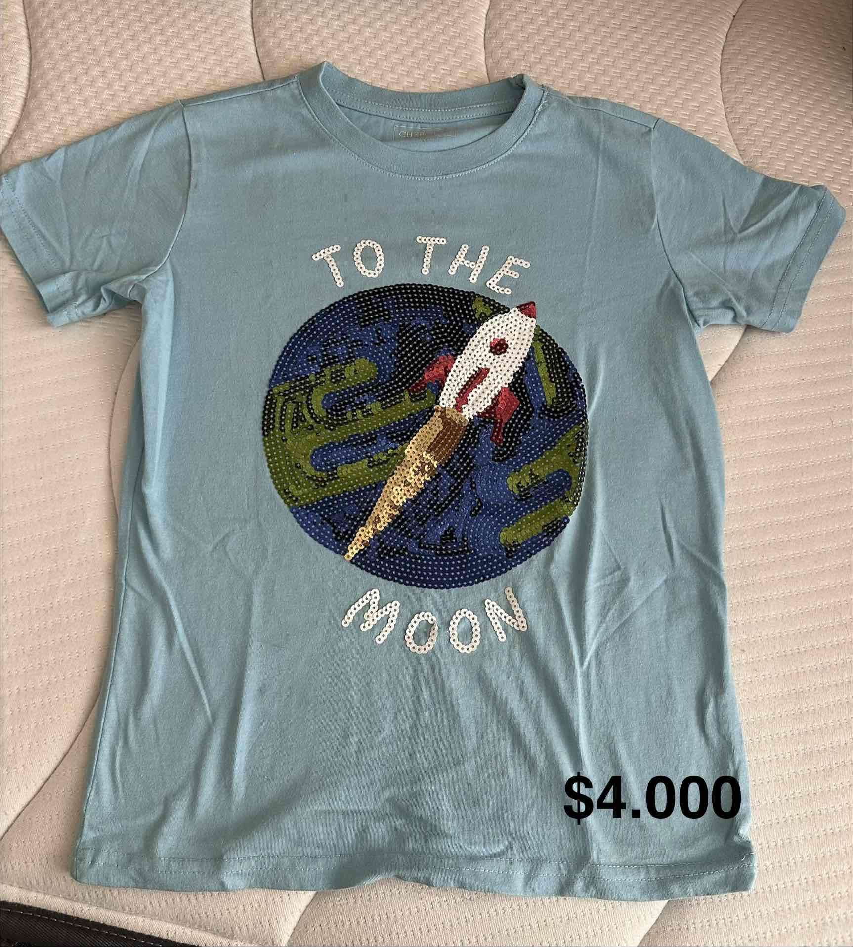 Polera azul con cohete