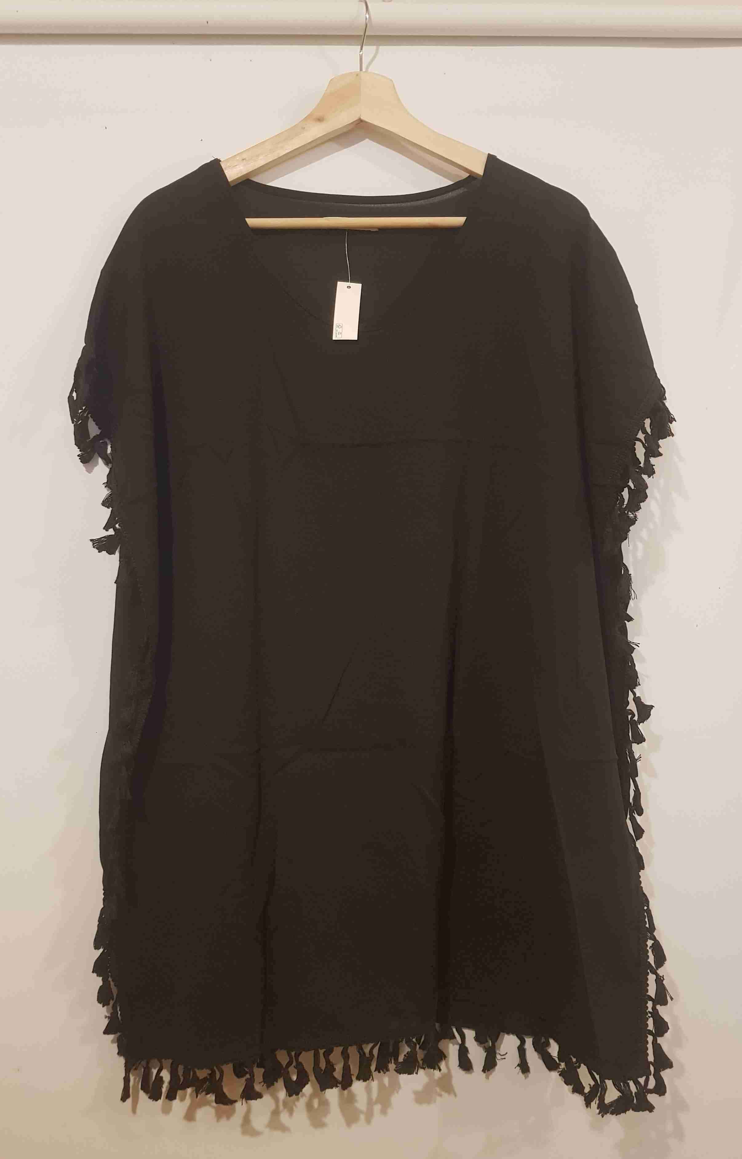 Bluzas de color rojo,negra y floreada con flecos - miniatura 2