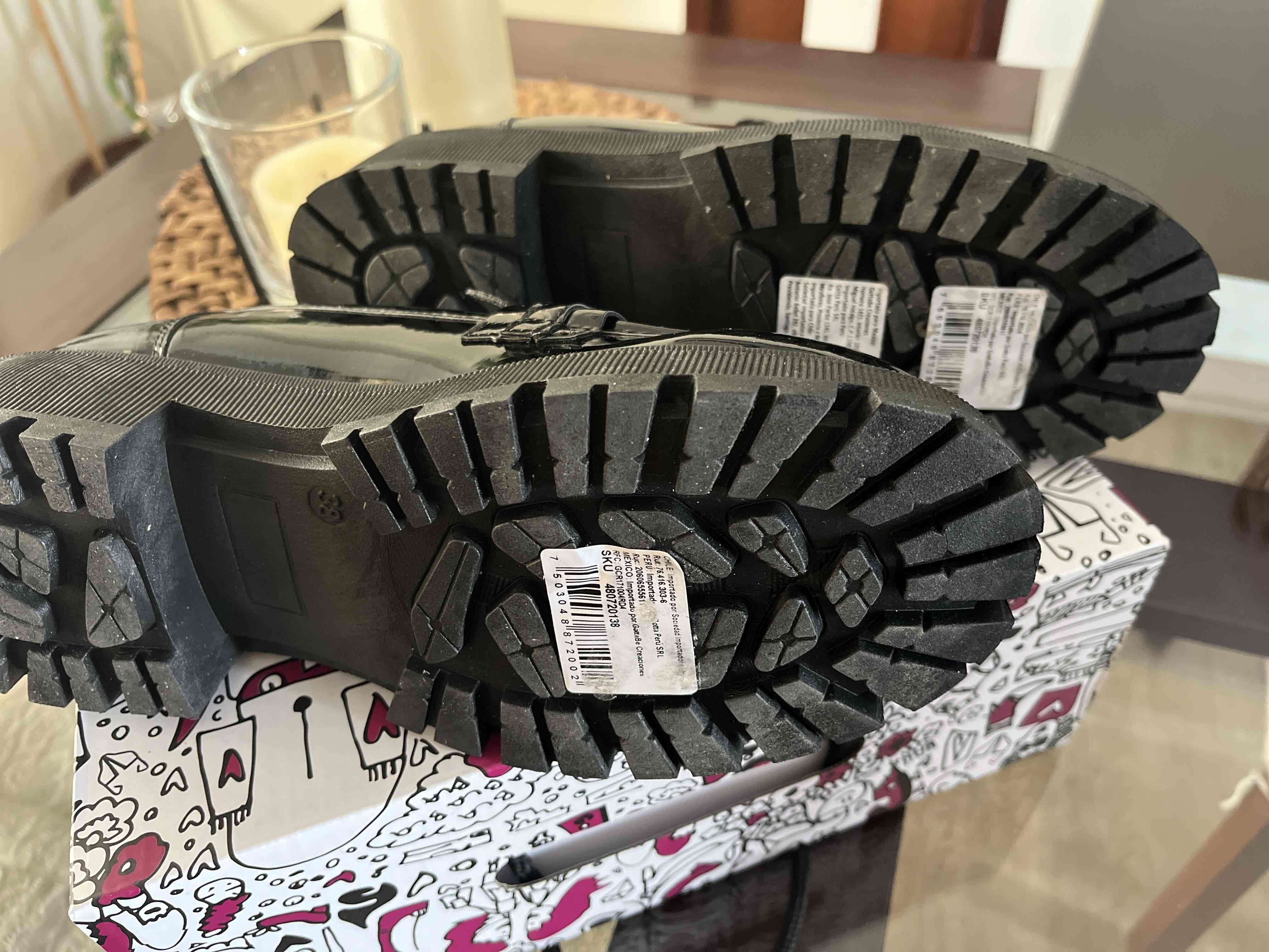 Zapatos de charol negros marca Gotta nuevos - miniatura 3