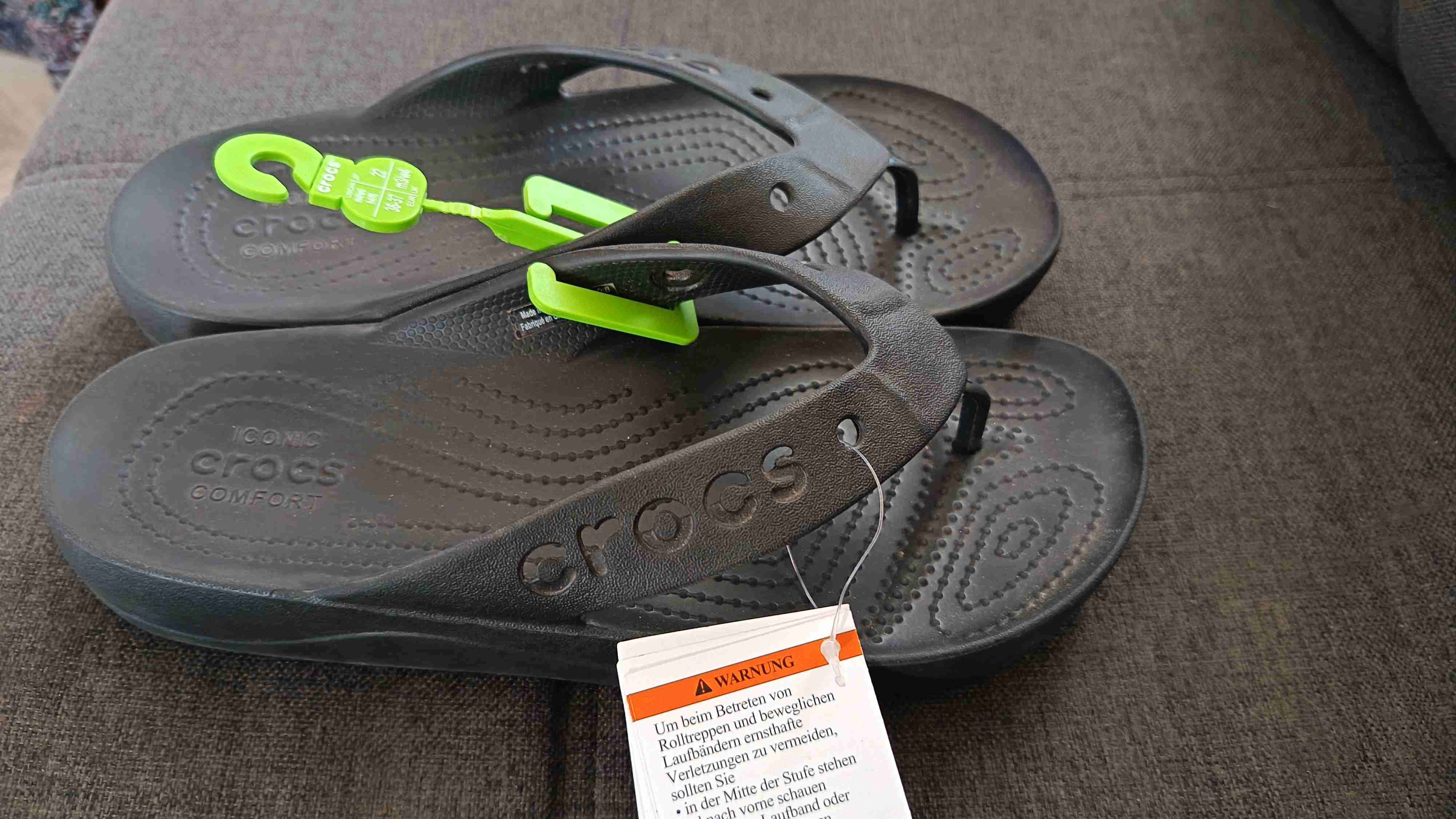 Sandalias Crocs negras nuevas