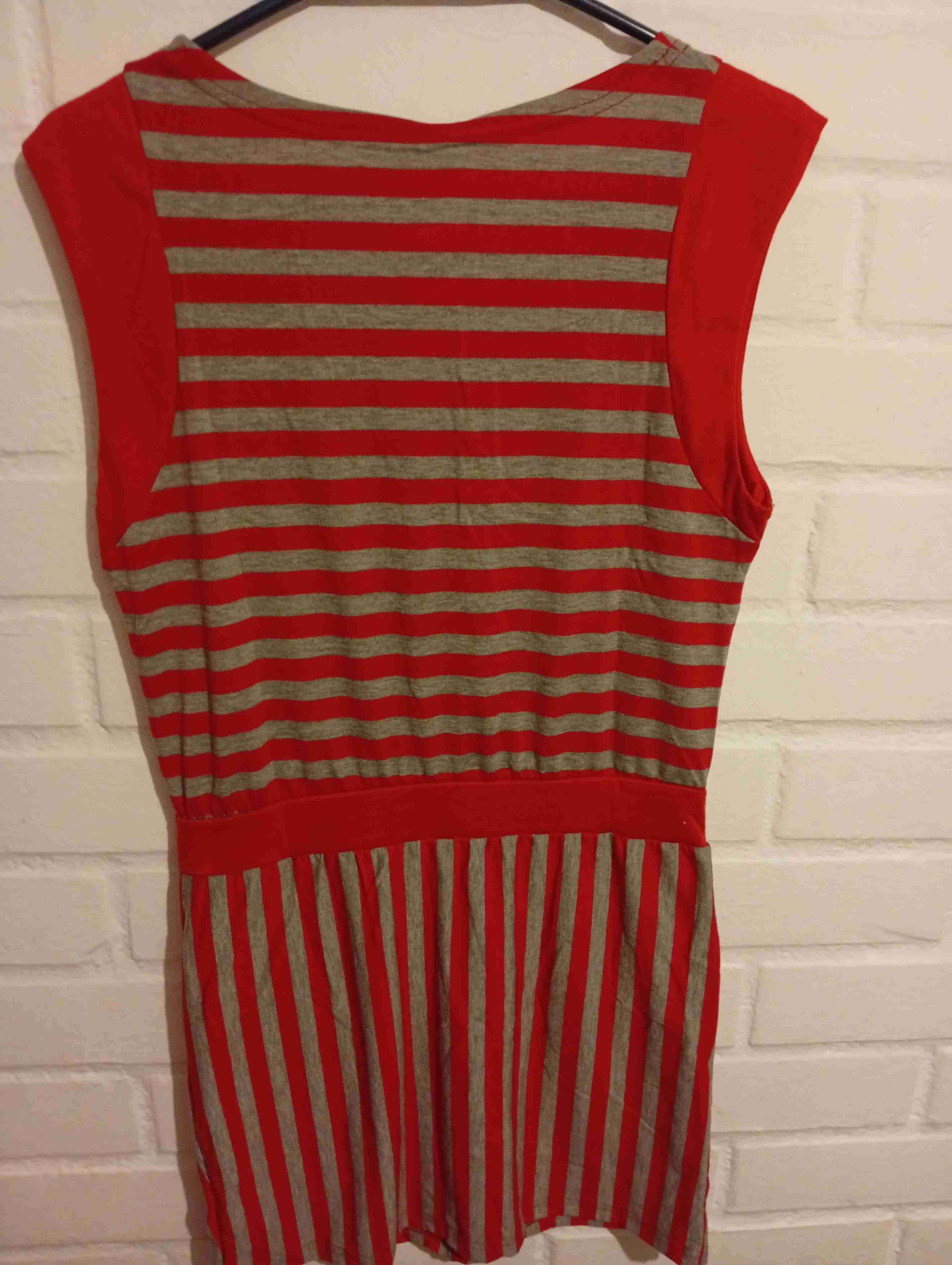 Vestido a rayas rojo y gris - miniatura 2