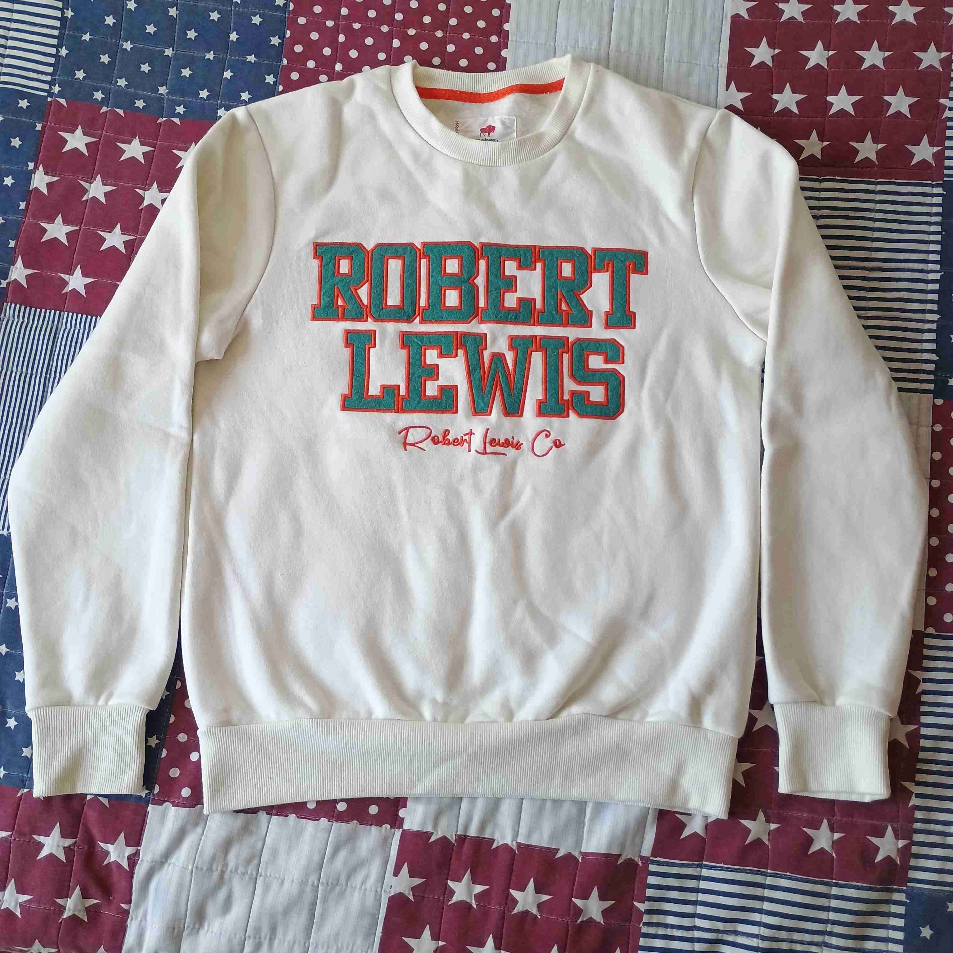 Polerón blanco Robert Lewis