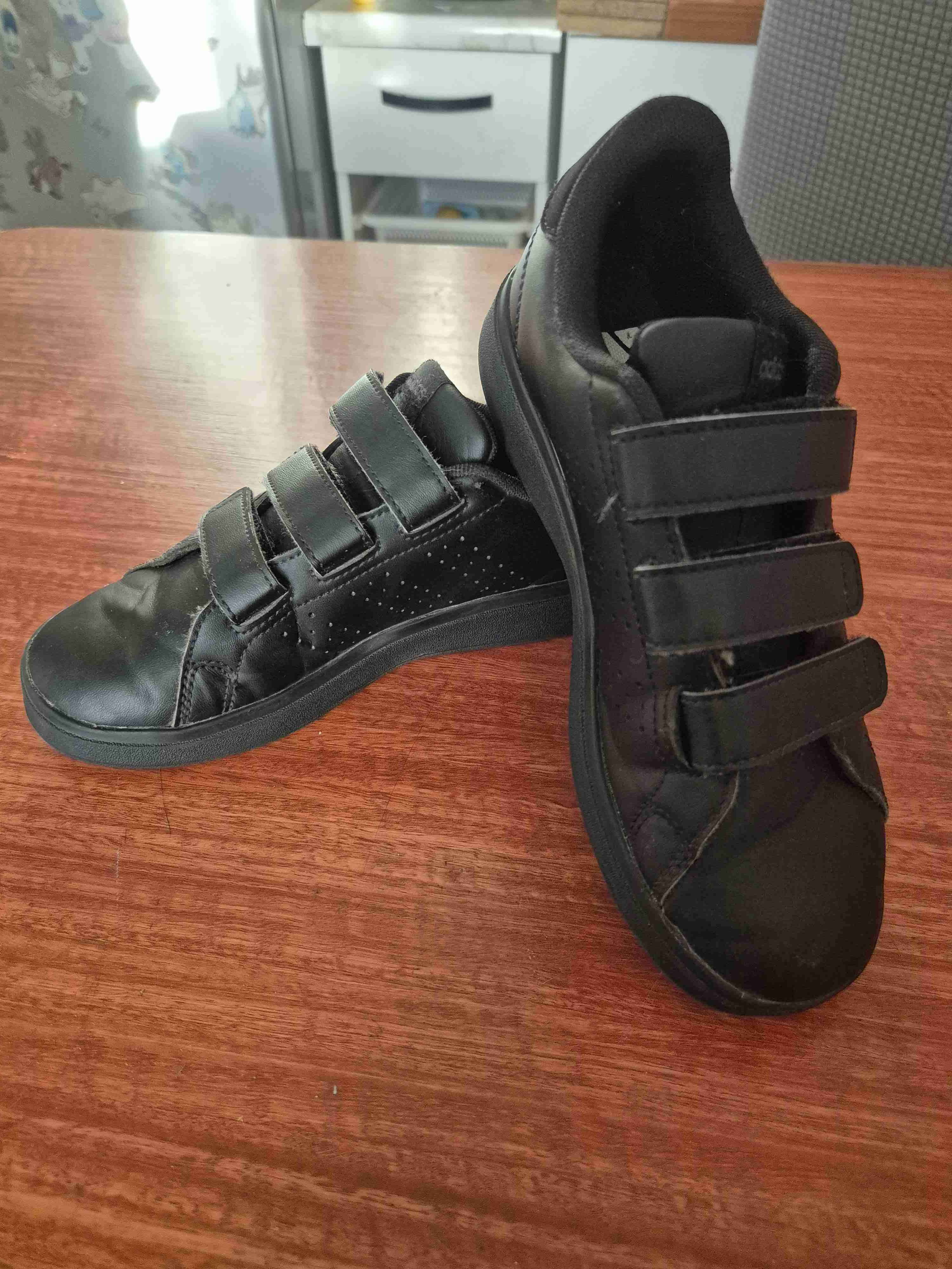 Zapatillas adidas negros con velcro