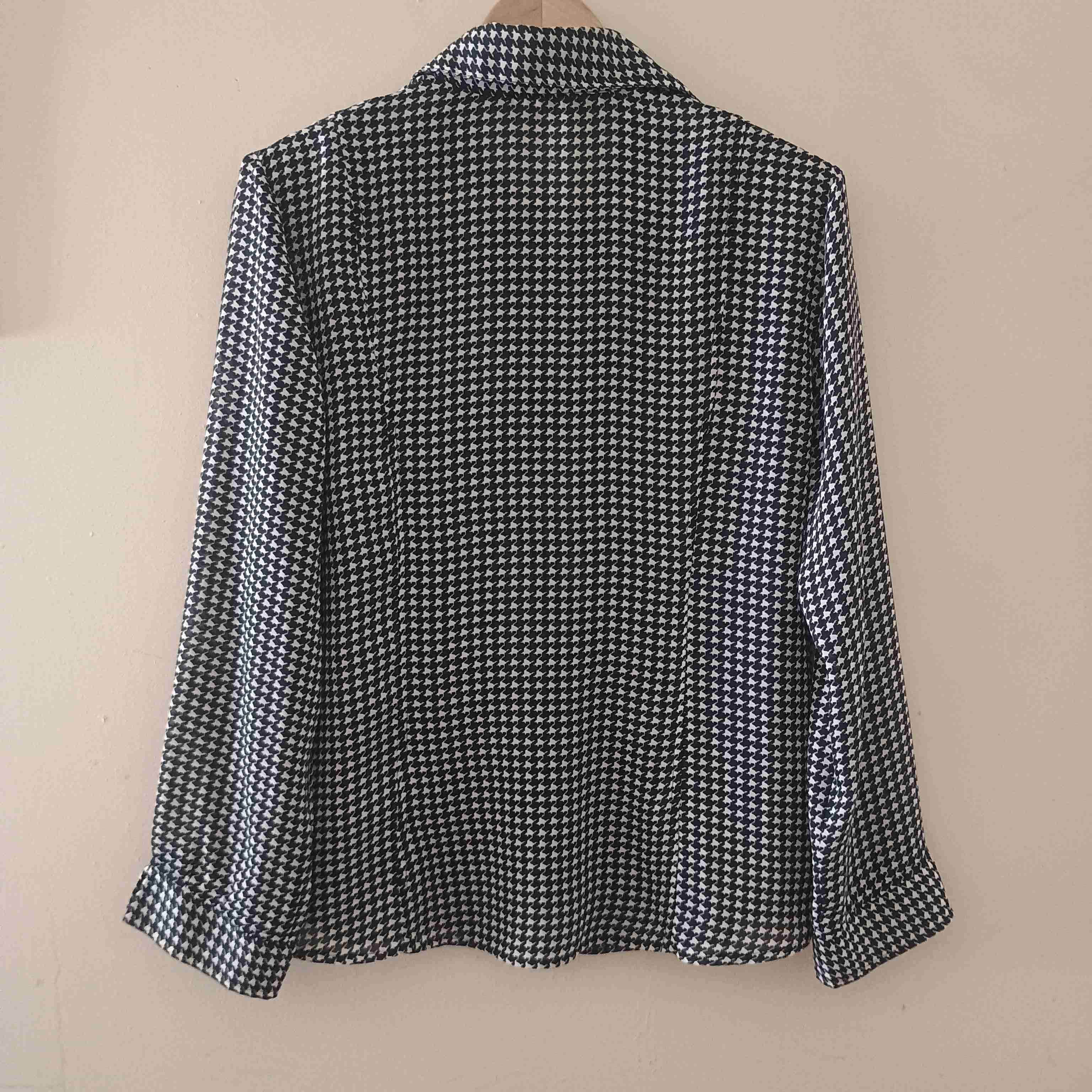 Camisa estampada blanco y negro - miniatura 3