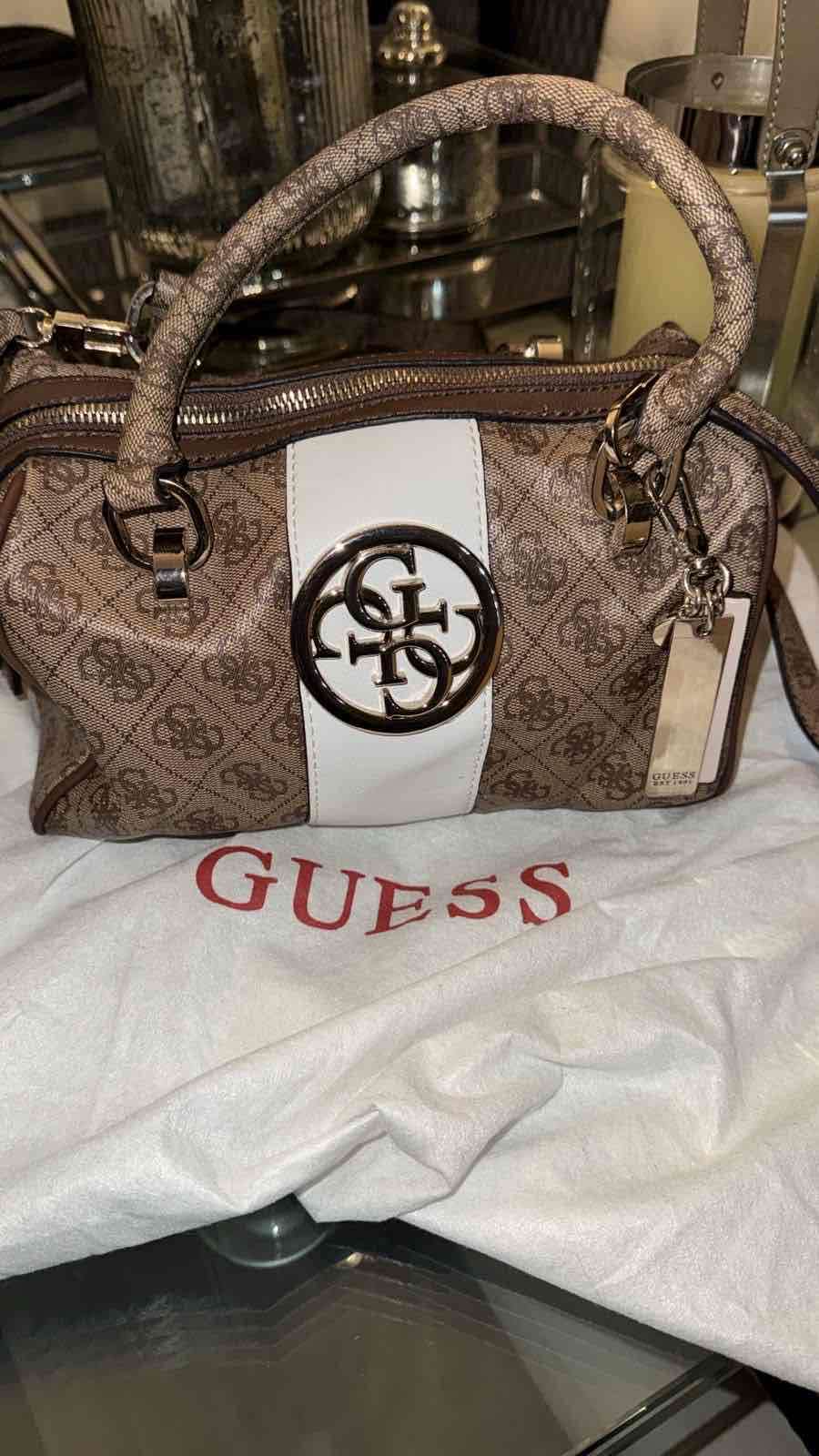 Bolso Guess beige y blanco