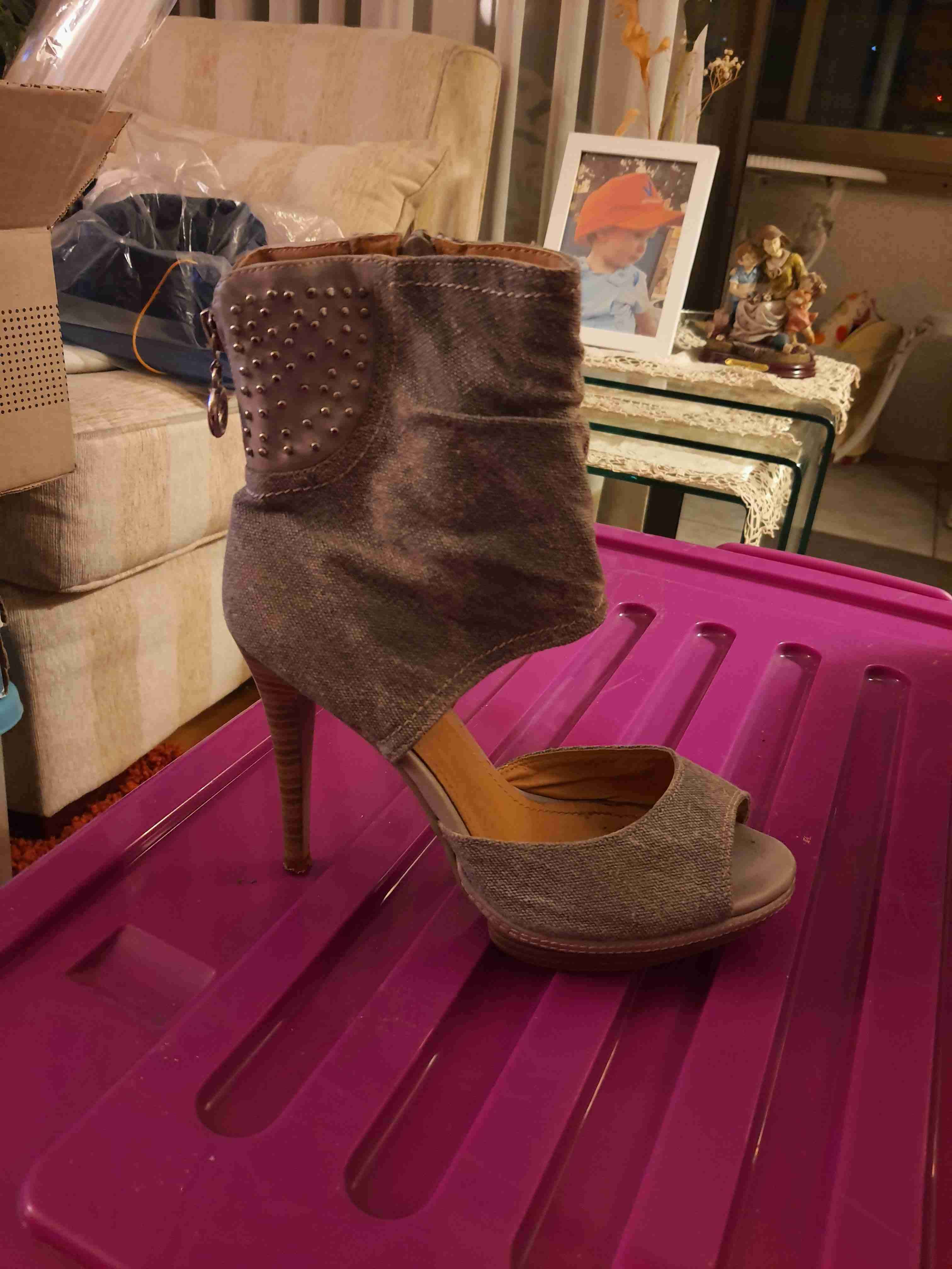 Sandalia taco alto beige - miniatura 2