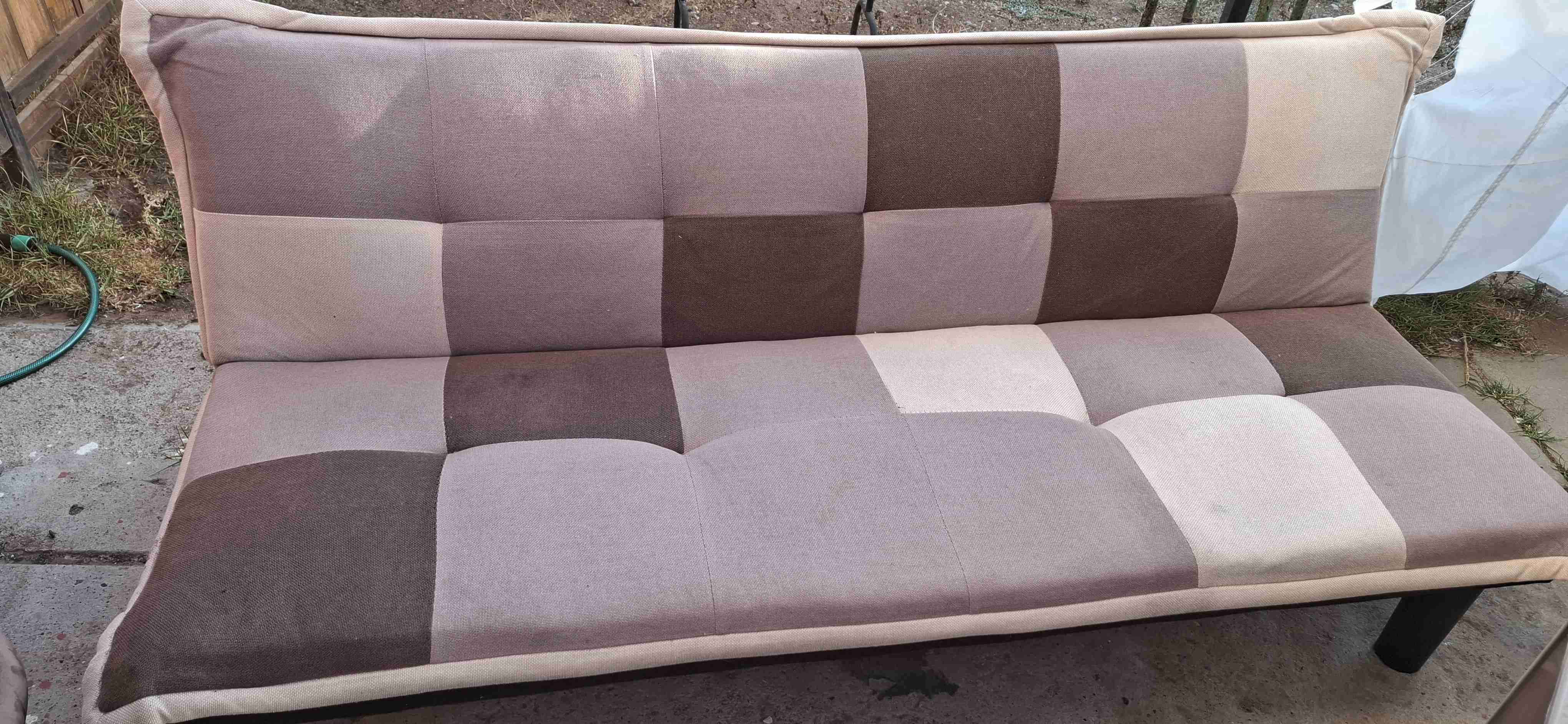 Futón cama de cuadros pastel