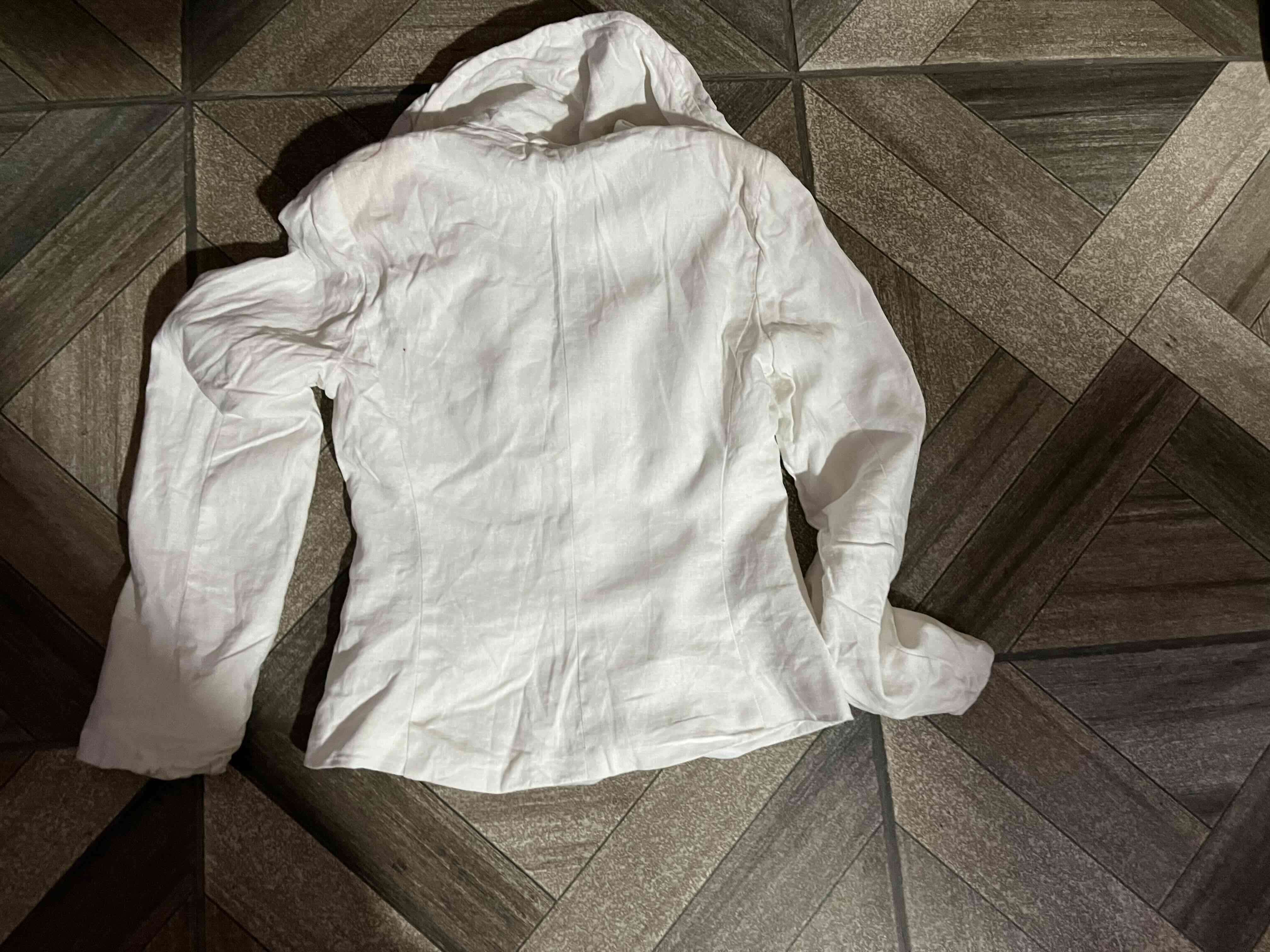 Blazer blanco con cuello fruncido - miniatura 4