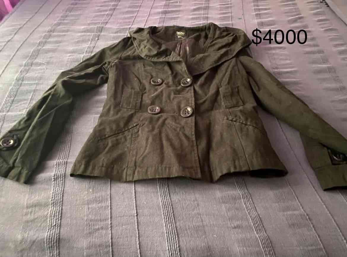 Abrigo negro con botones - miniatura 2