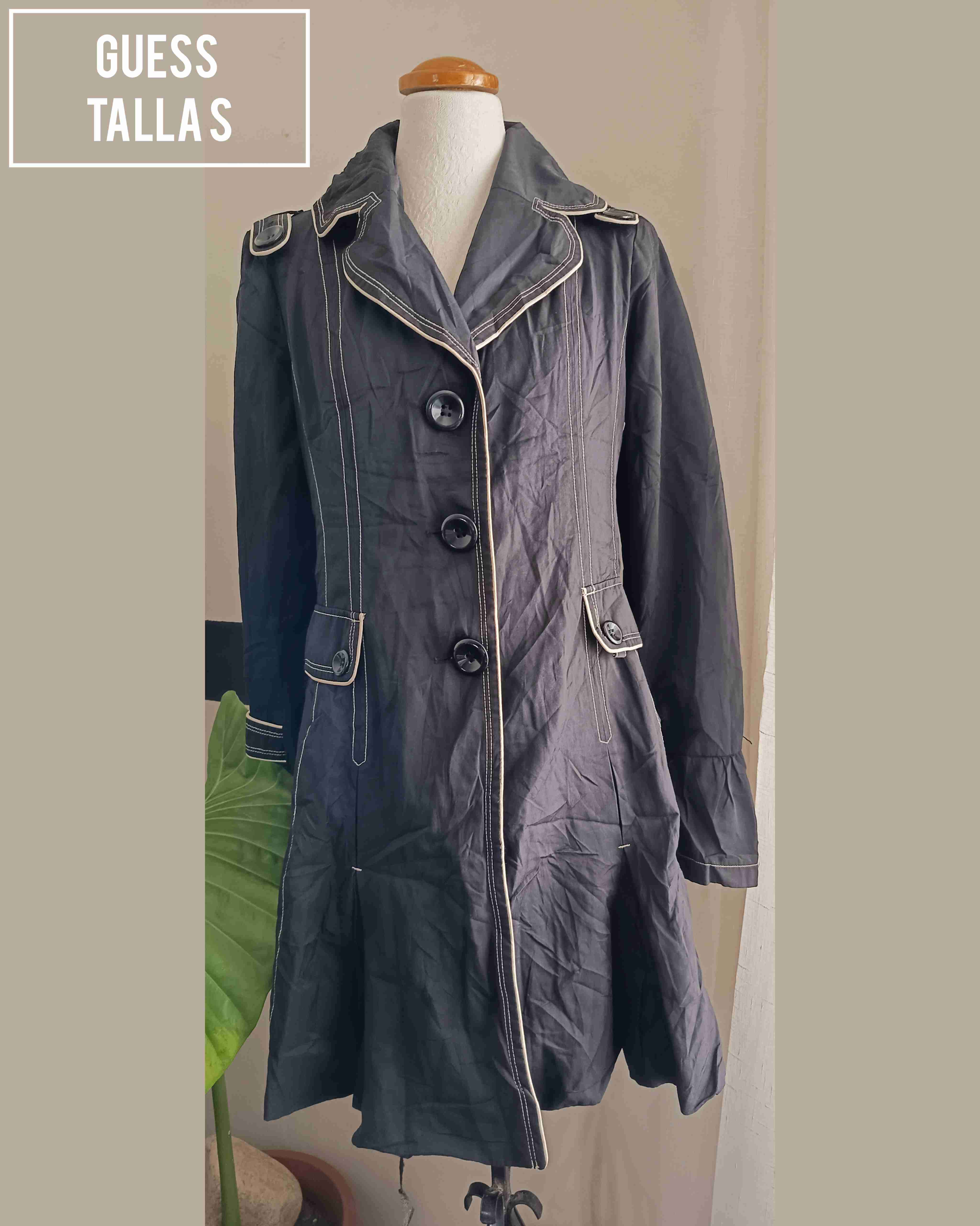Abrigo Guess tipo trench negro talla S