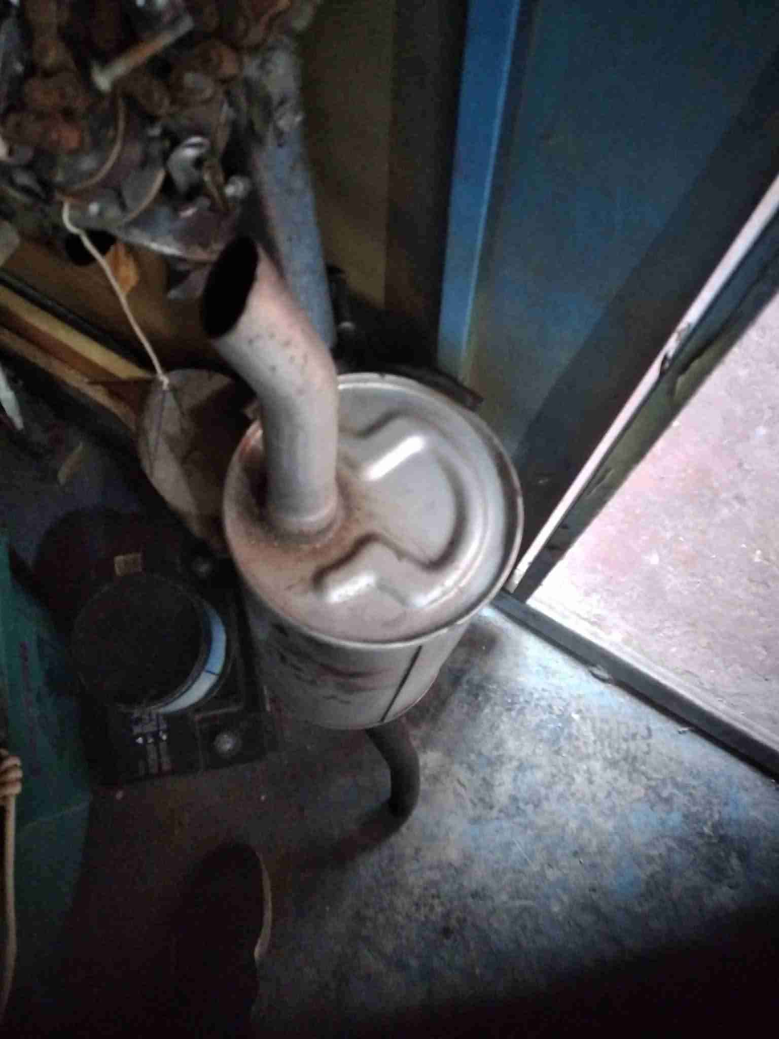 Silenciador de escape usado