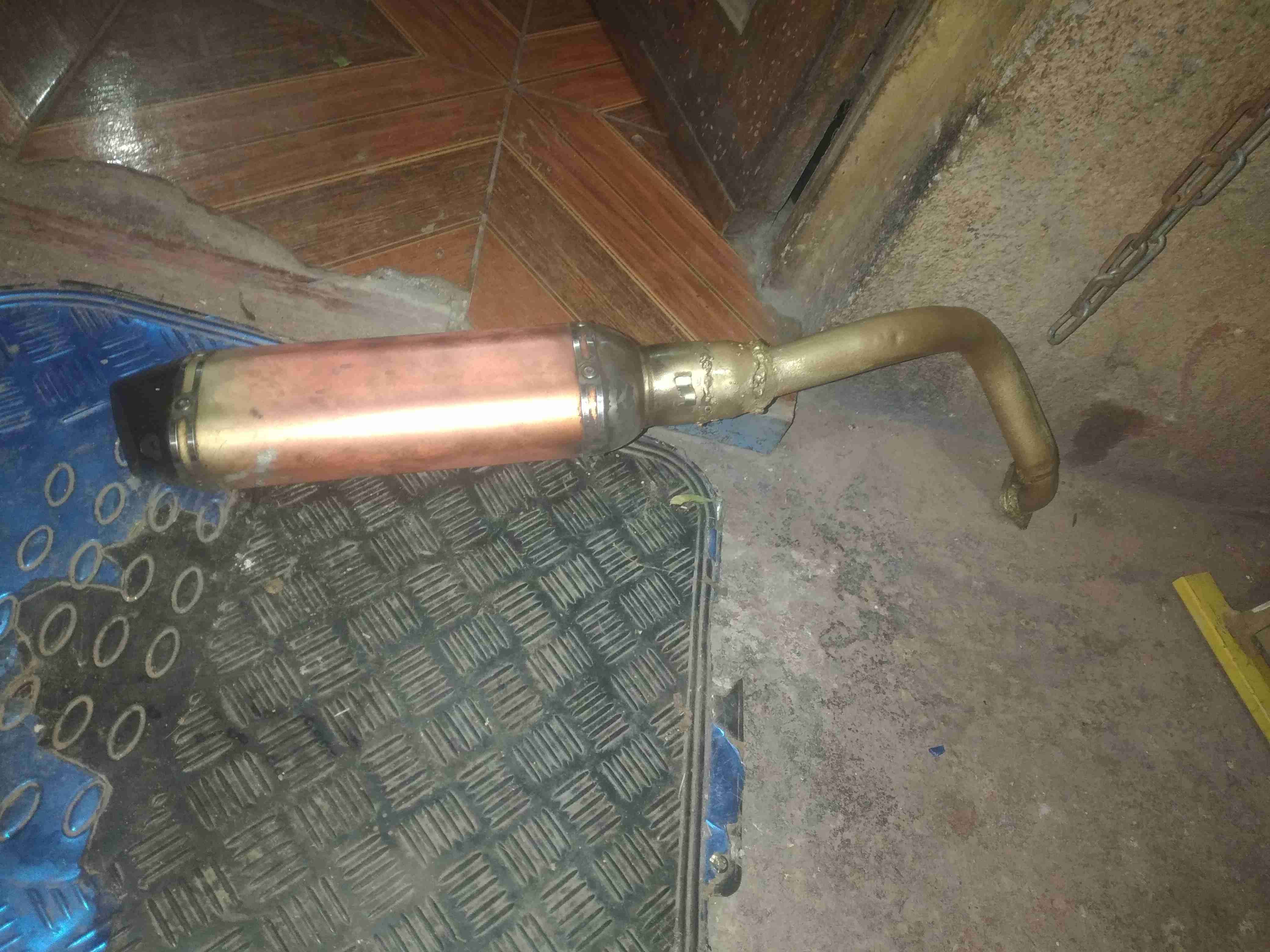 Tubo de escape para moto