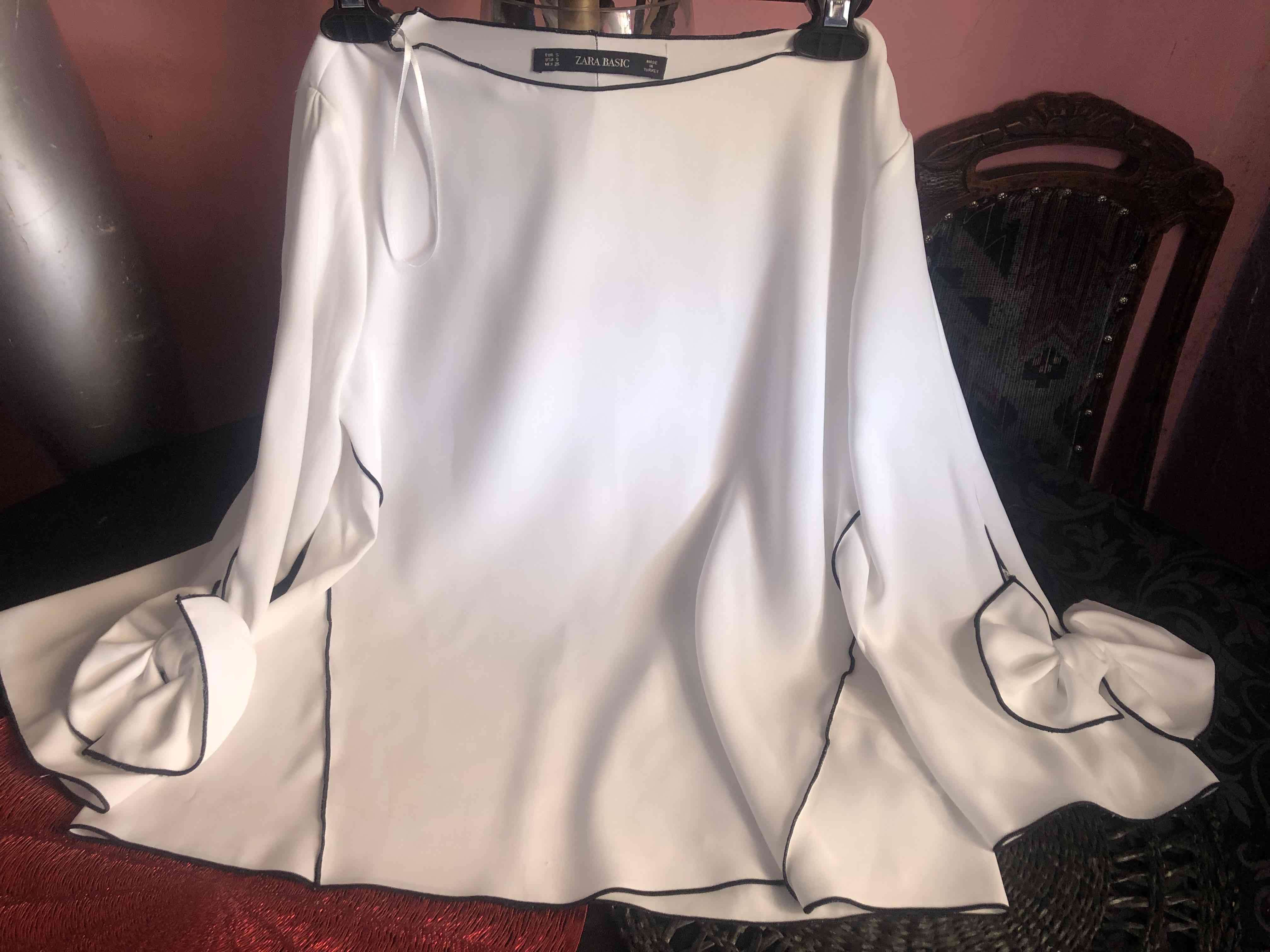 Blusa blanca Zara con detalles