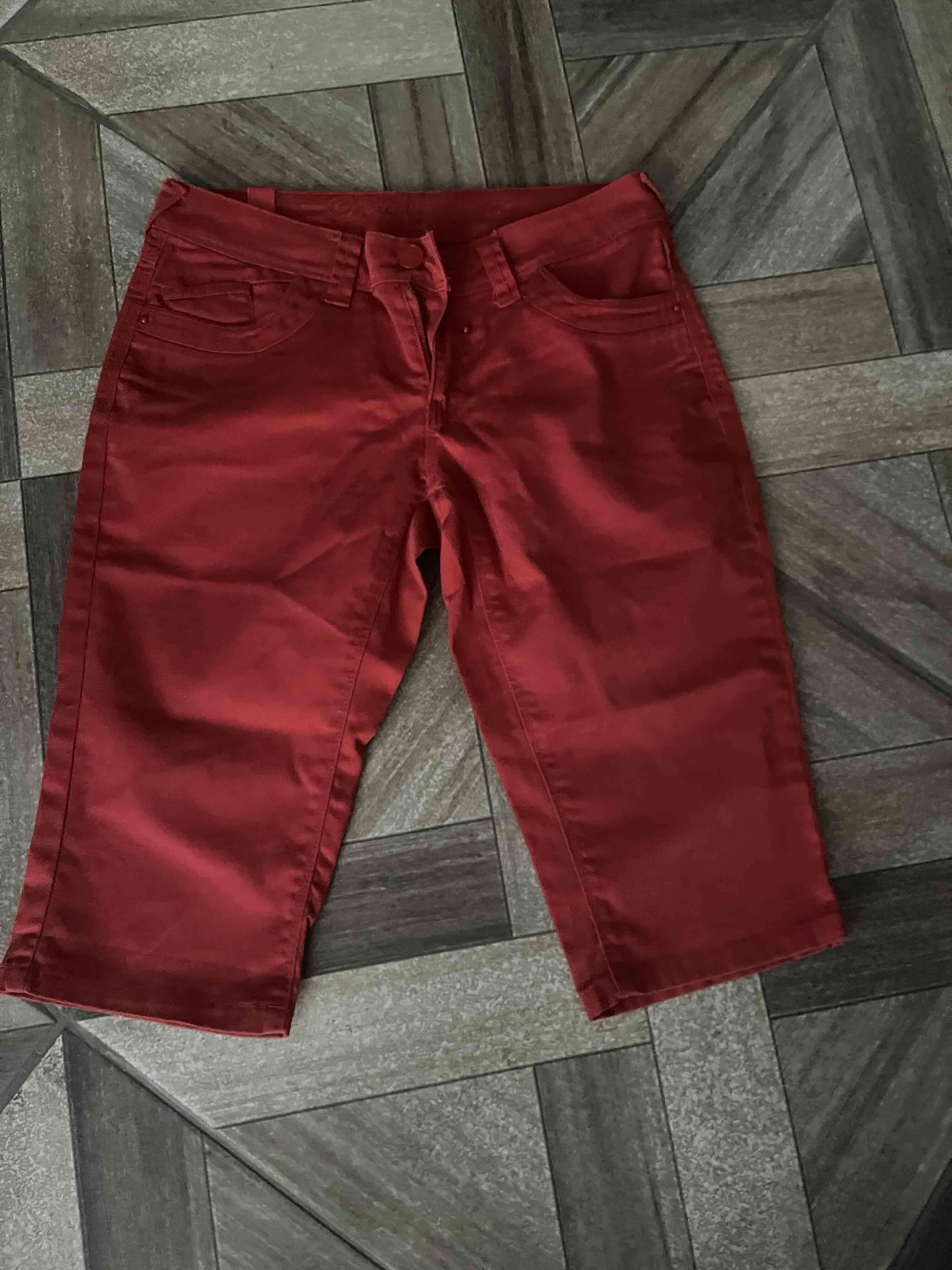 Bermudas rojas casuales