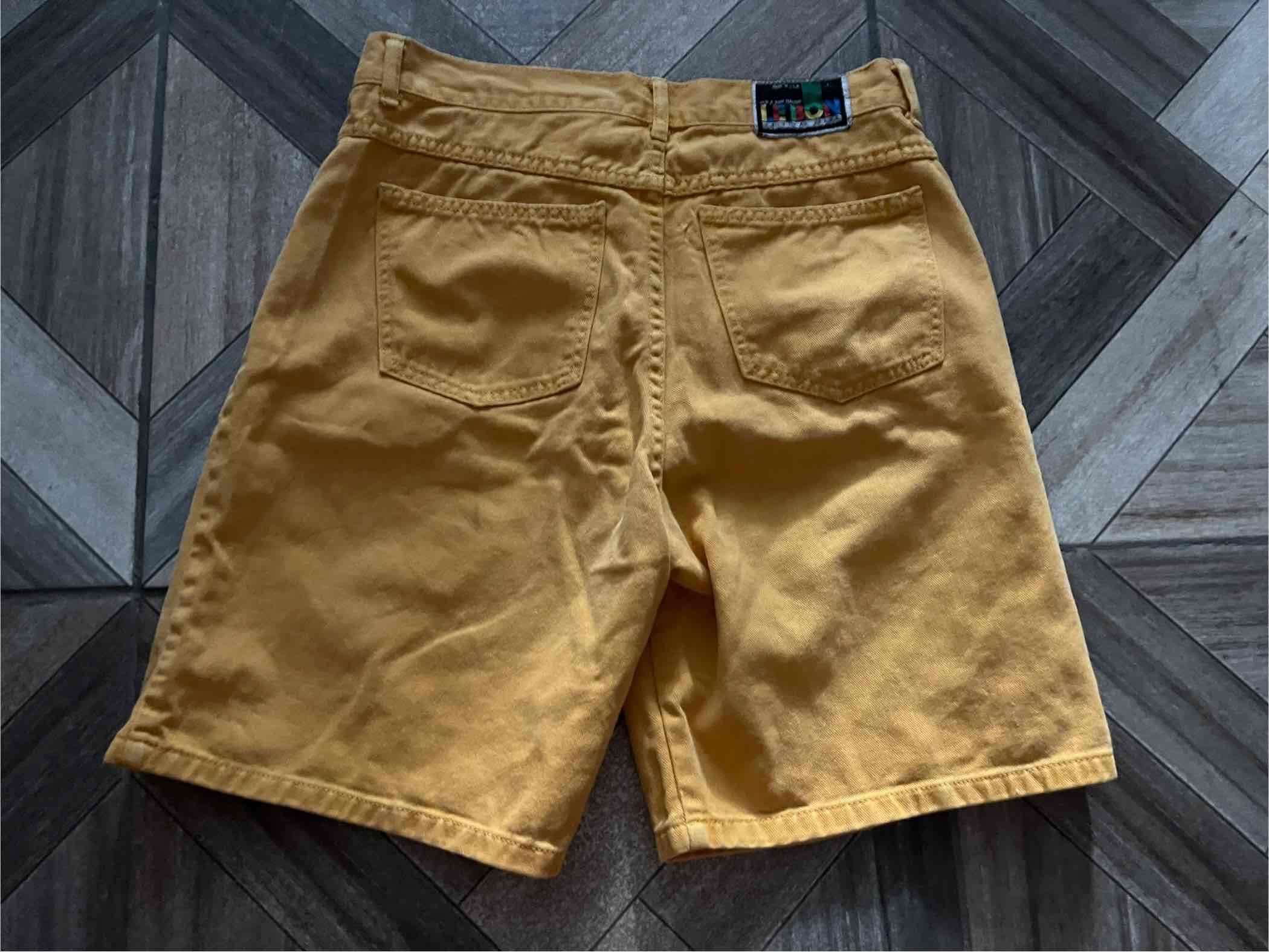 Shorts amarillos talla L - miniatura 2