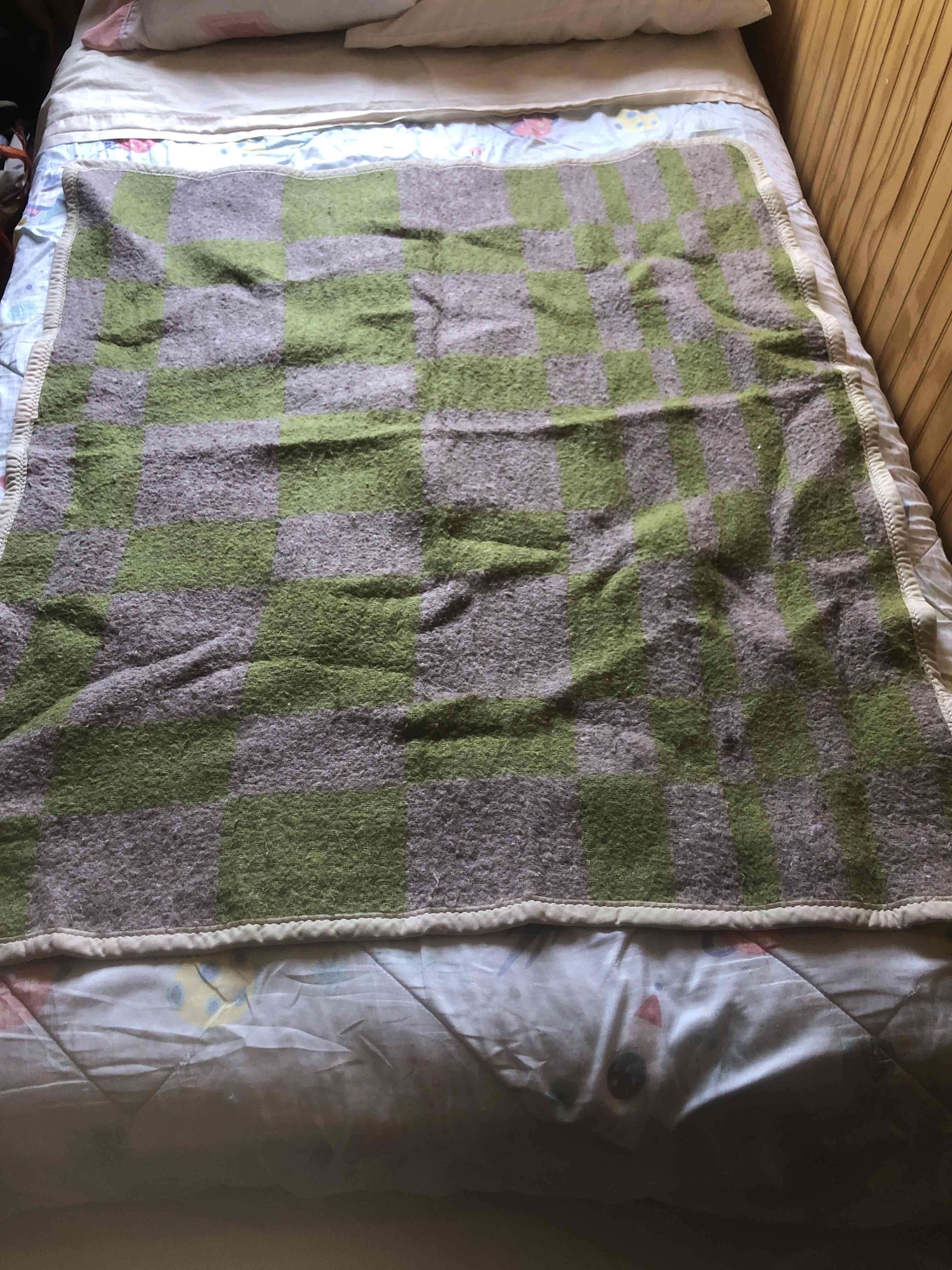 Manta a cuadros verde y gris