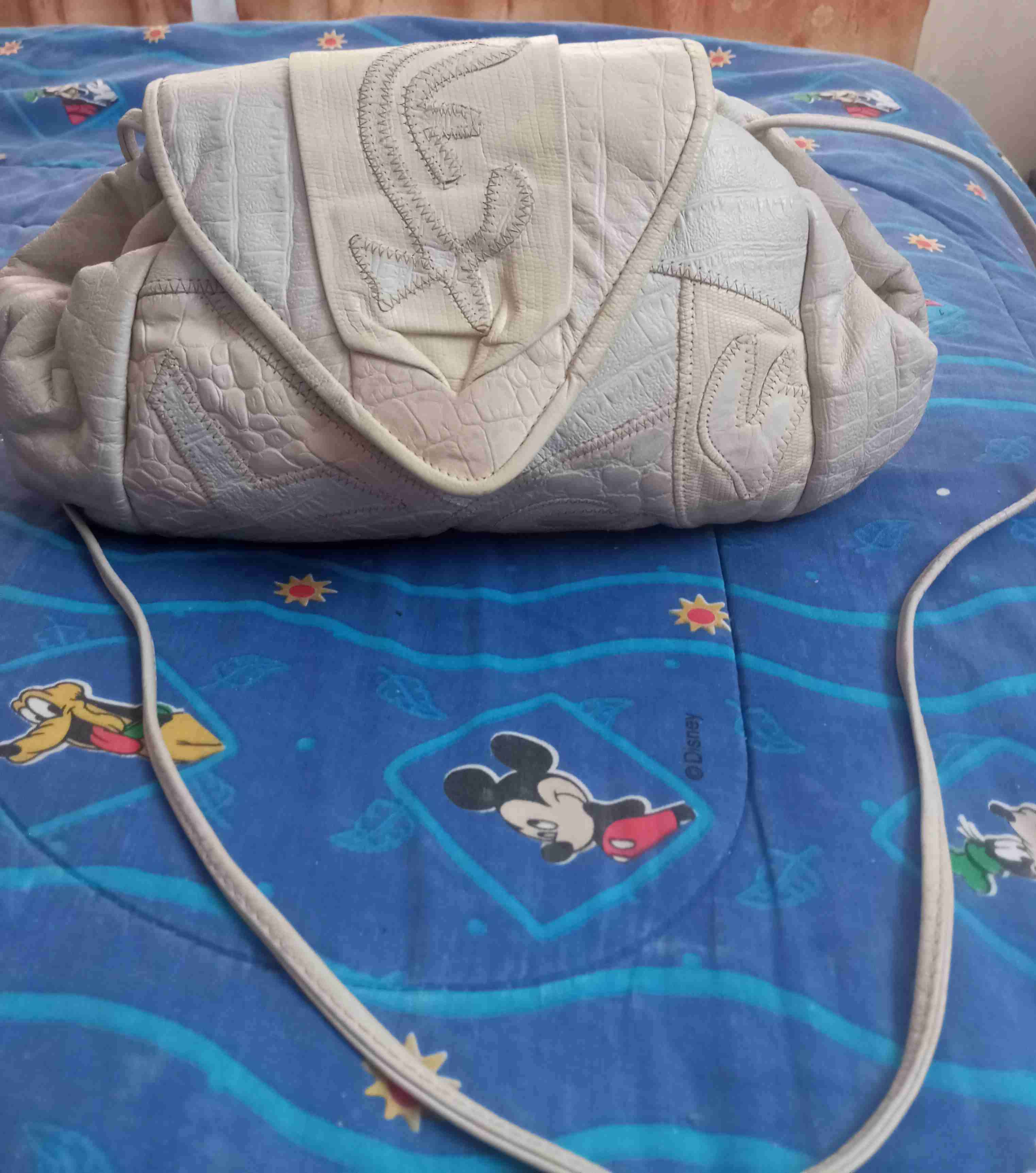 Cartera beige texturizada