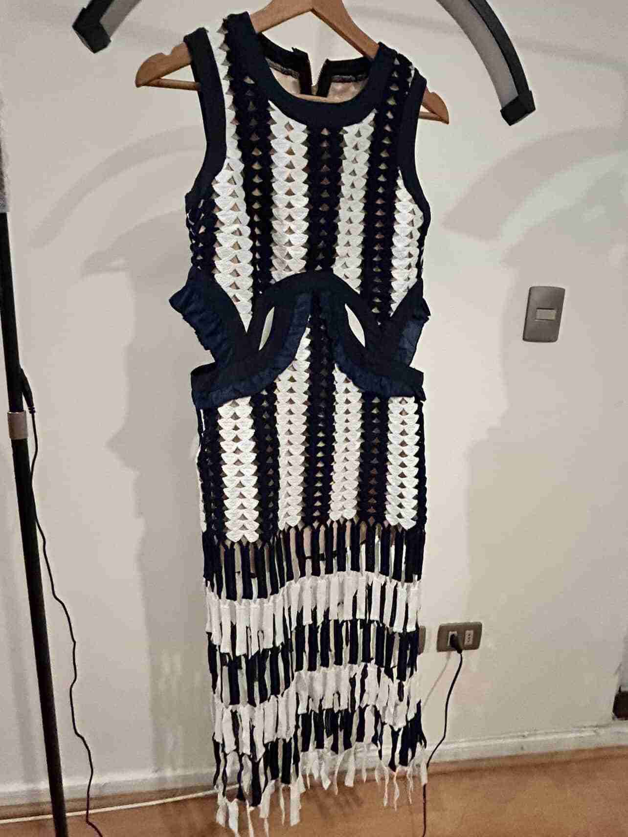 Vestido largo blanco y negro