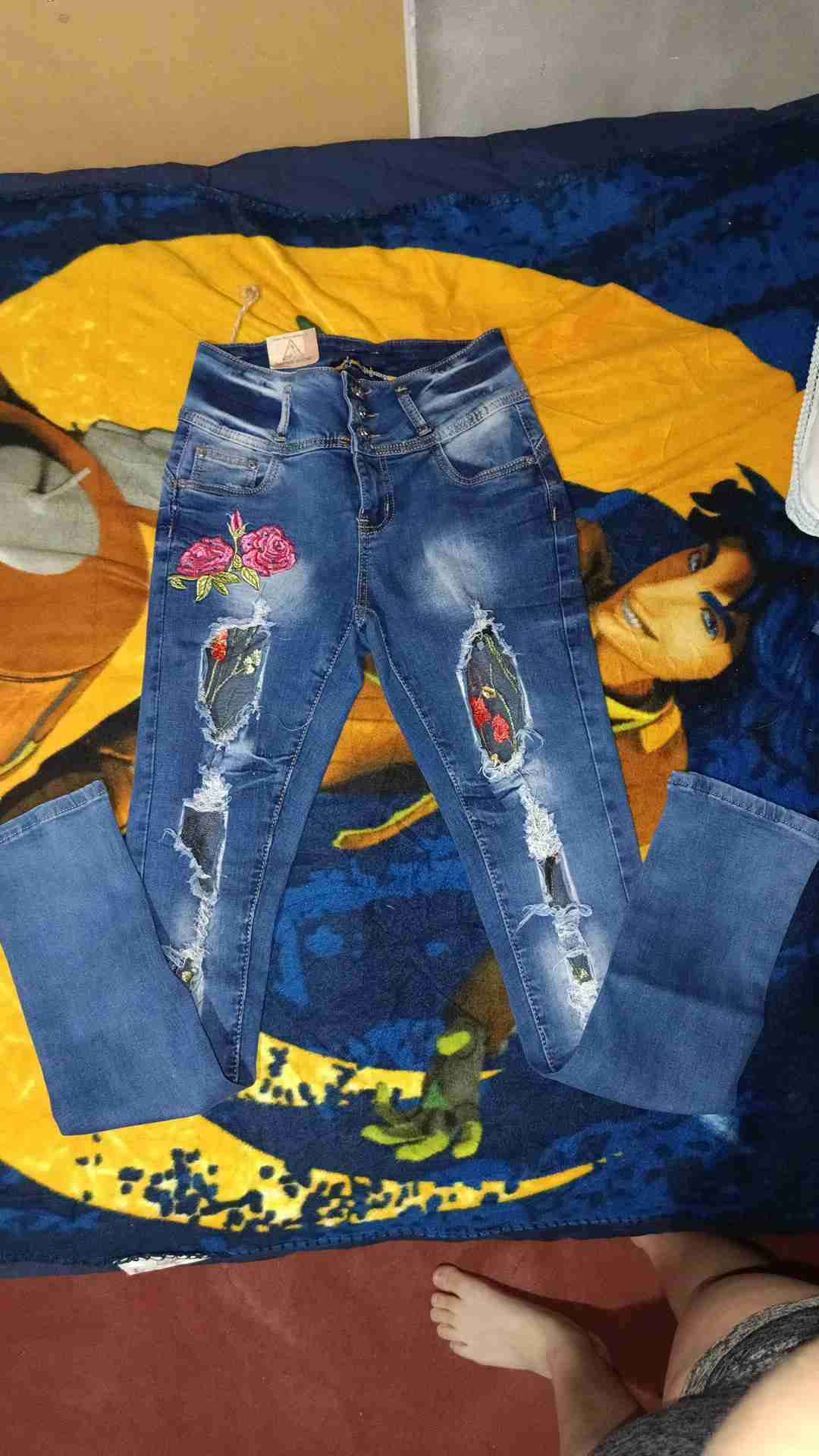 Jeans con parches flores