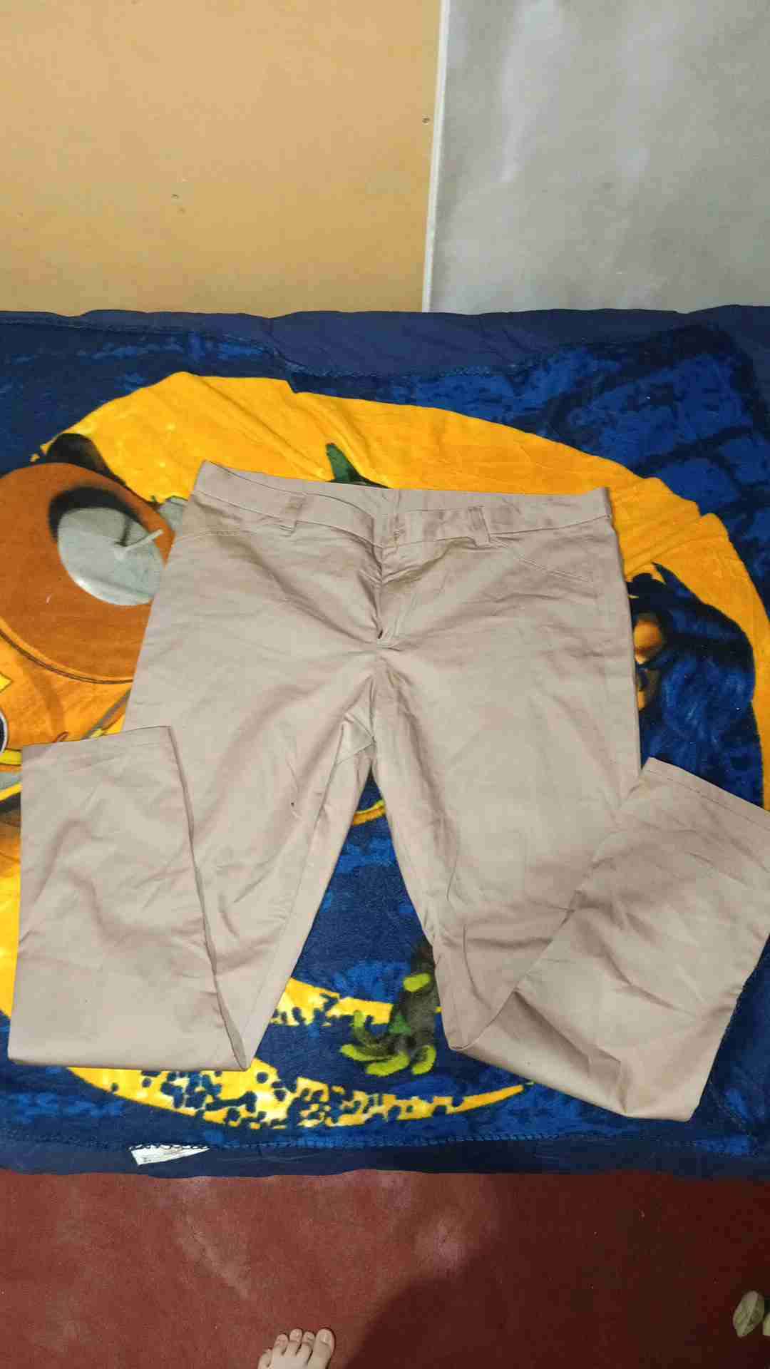 Pantalones beiges casuales 54