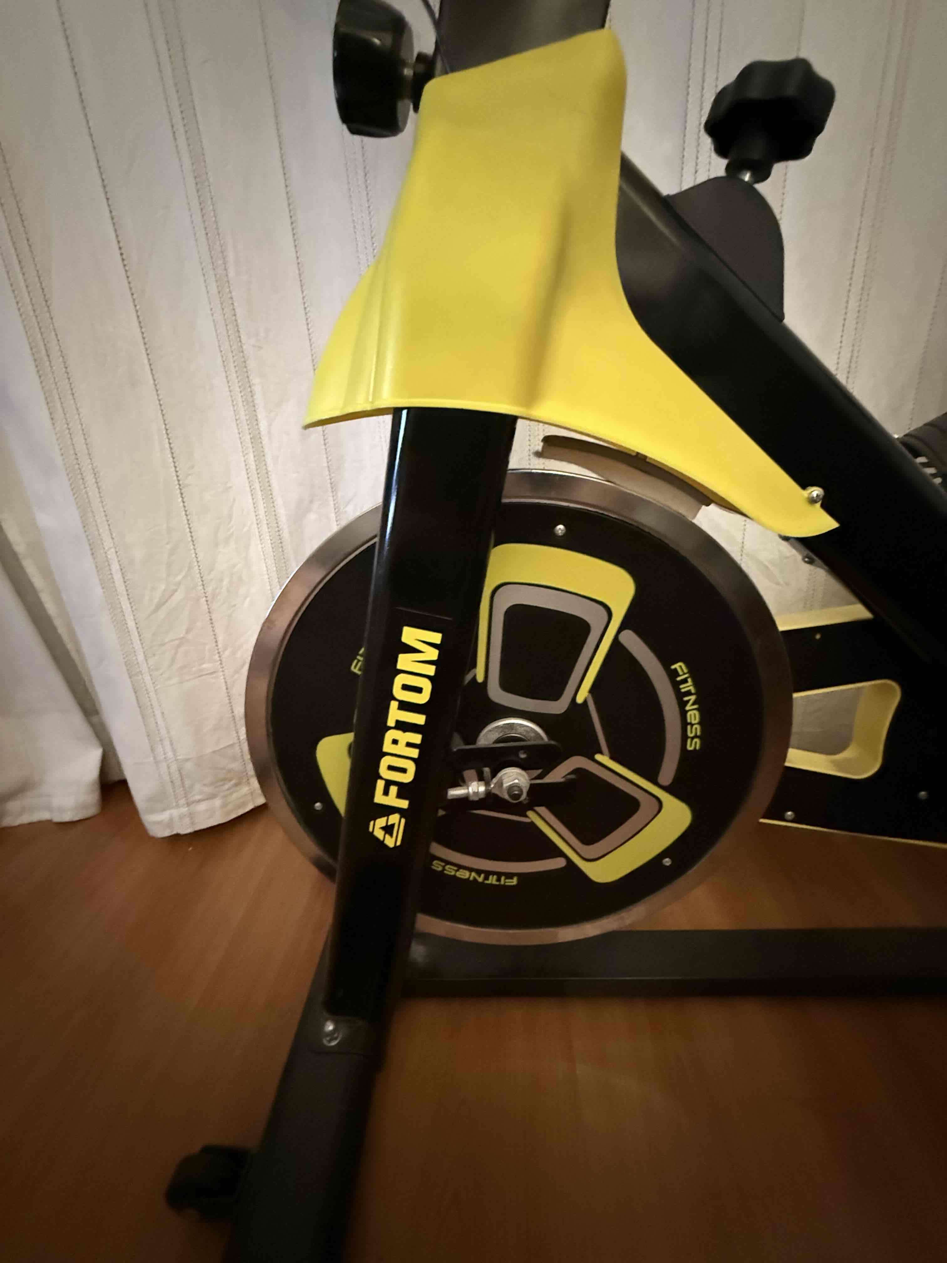 Bicicleta estática amarilla spinning - miniatura 3