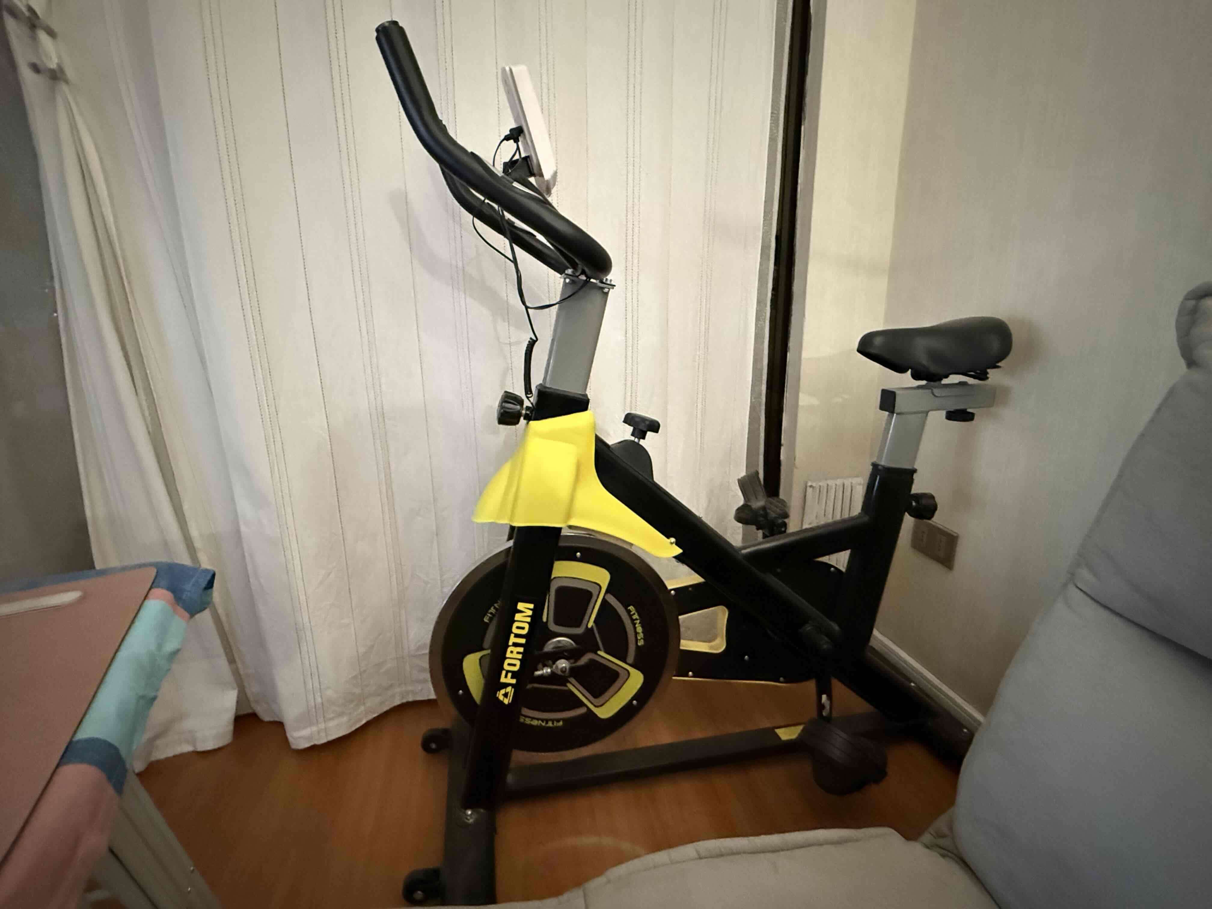 Bicicleta estática amarilla spinning - miniatura 5