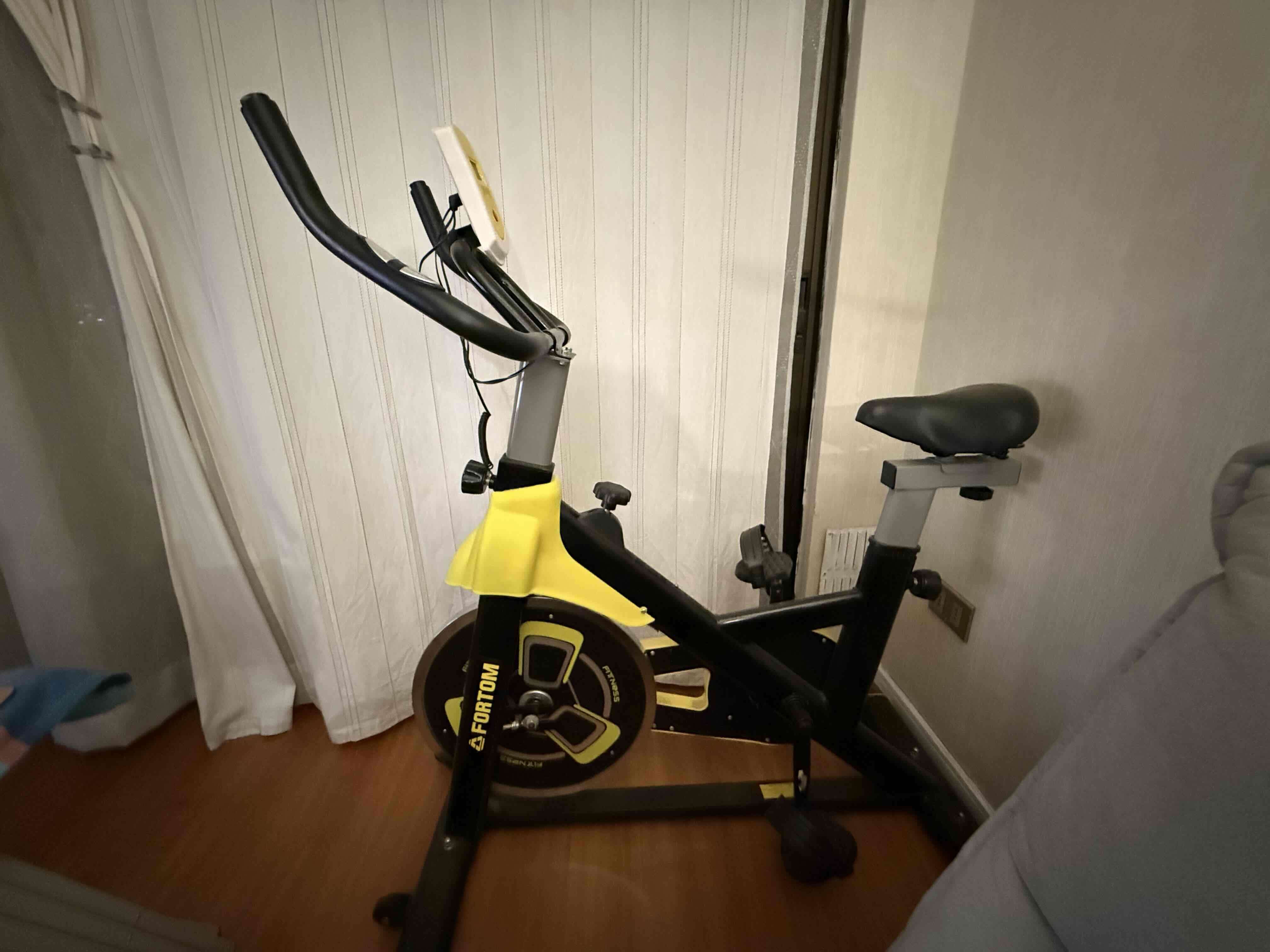 Bicicleta estática amarilla spinning - miniatura 6