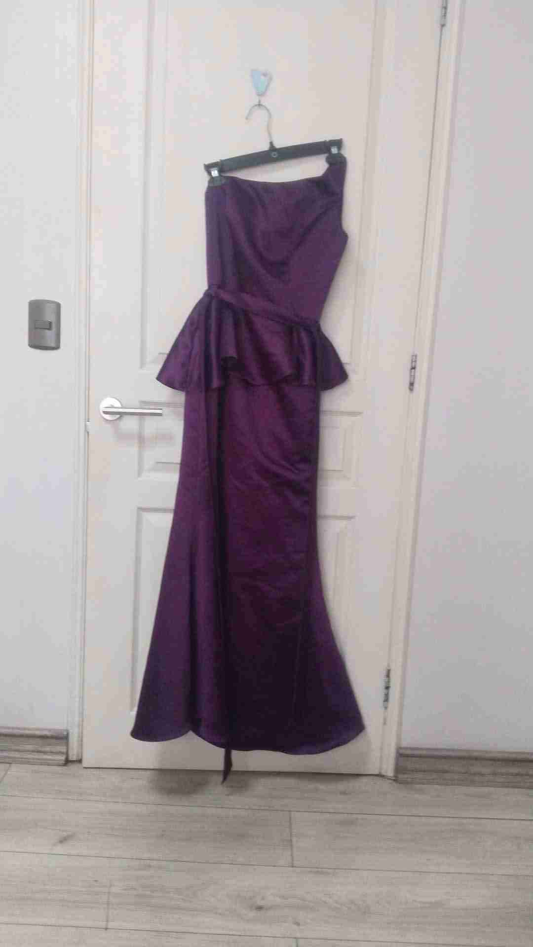 Vestido largo morado elegante