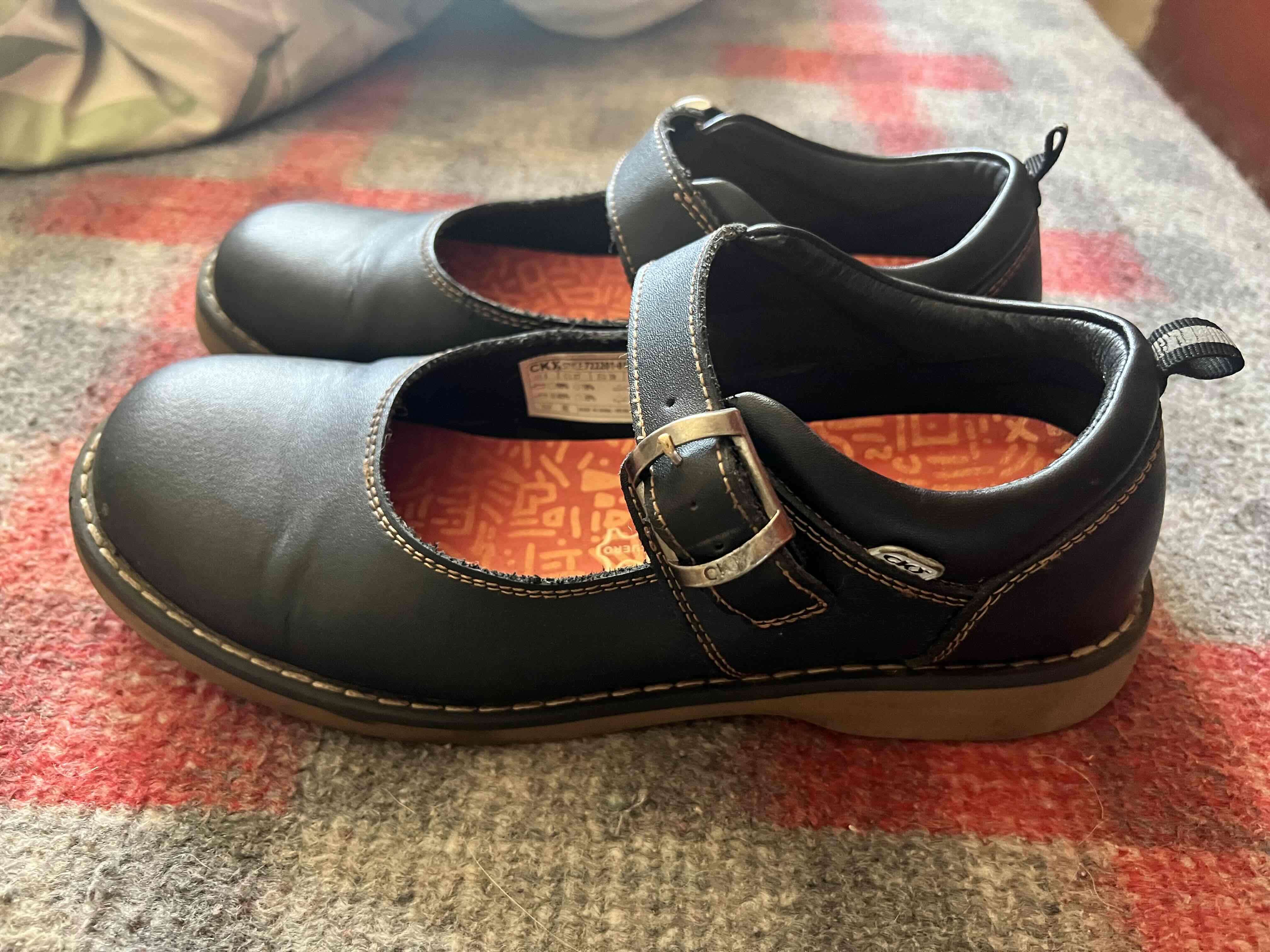 Zapatos Colloky  negros con hebilla