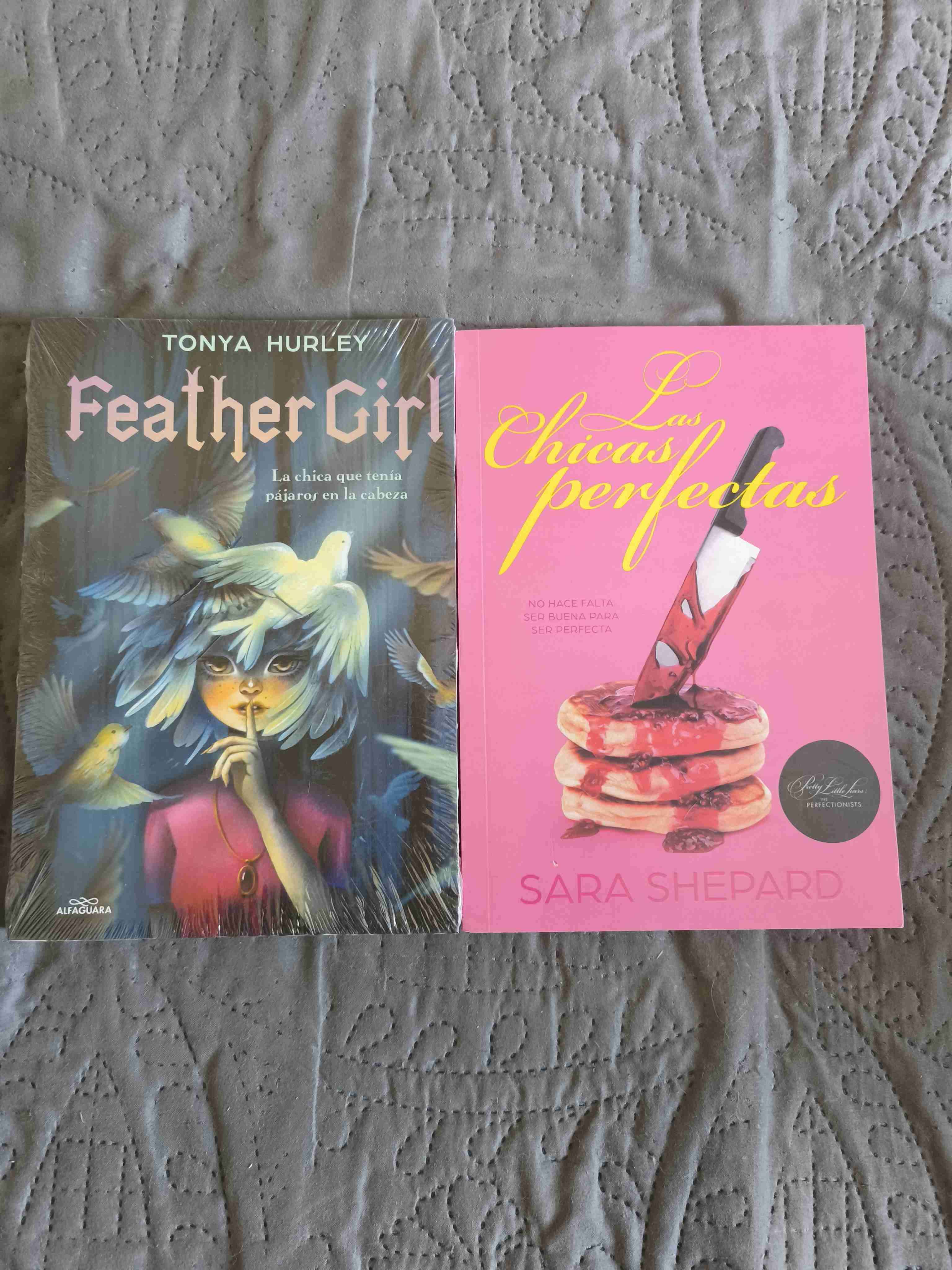 Lote de libros: Feather Girl y Las chicas perfectas