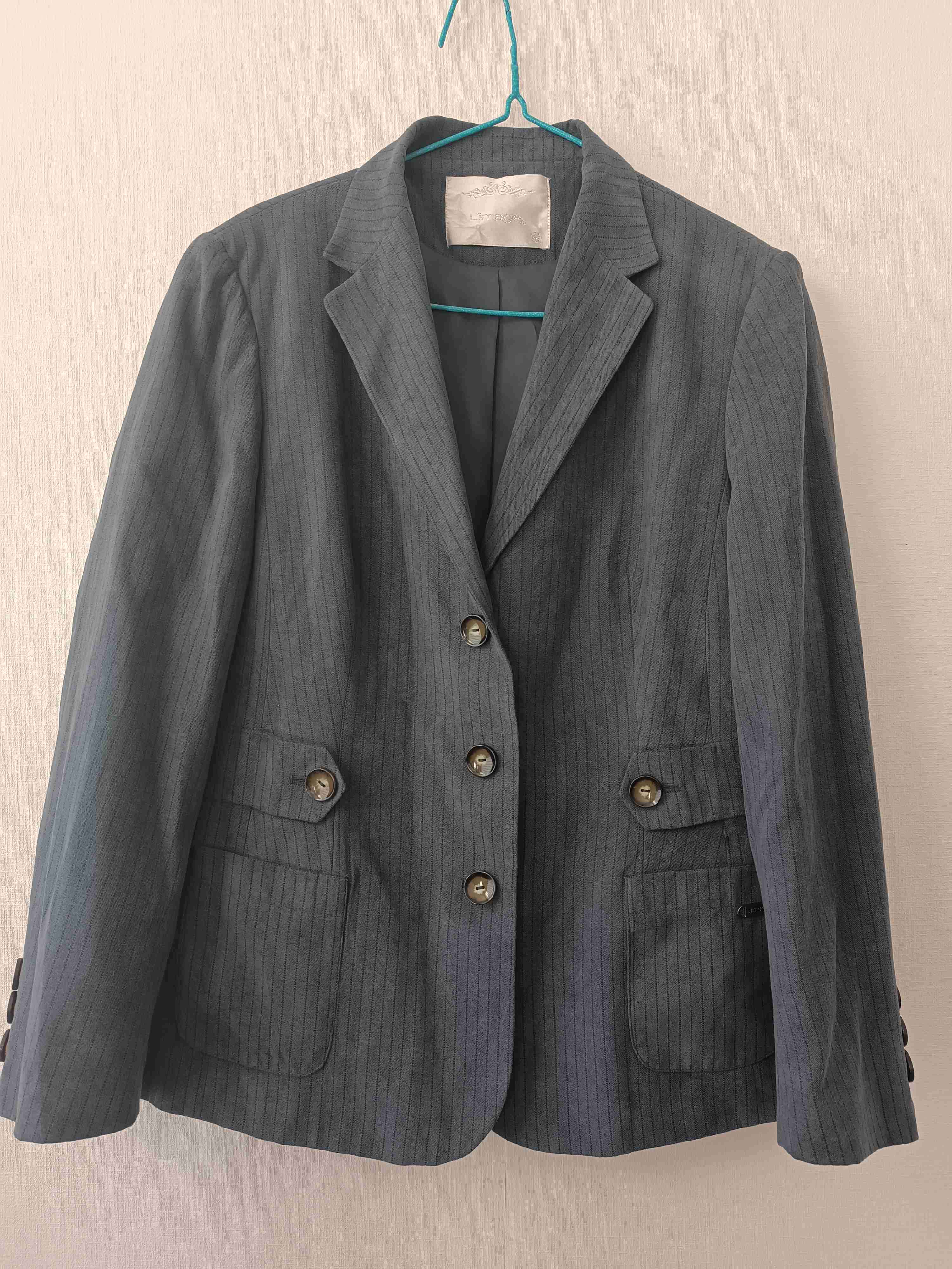 Blazer azul marino con rayas