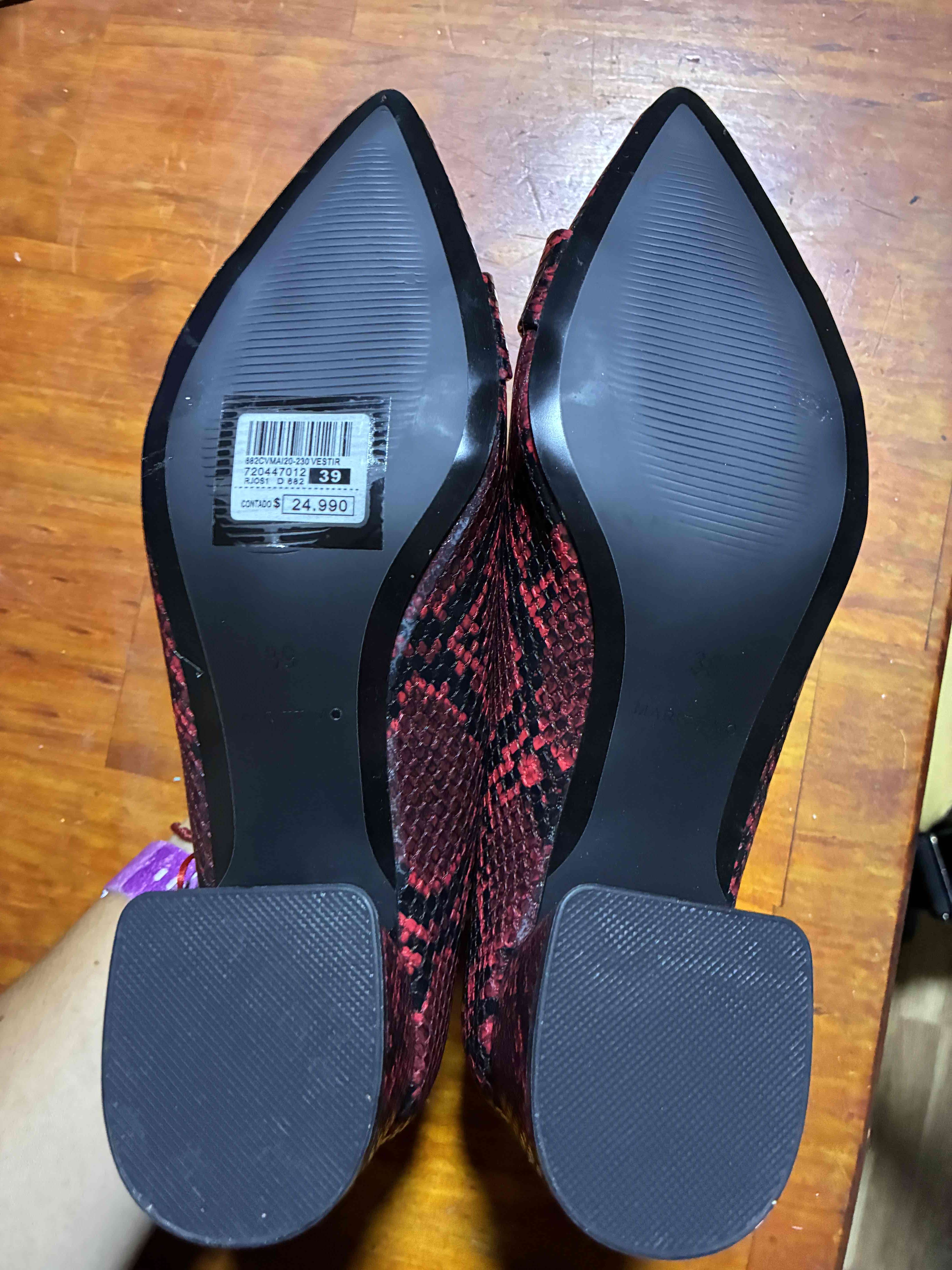 Zapatos de tacón rojo de serpiente - miniatura 2