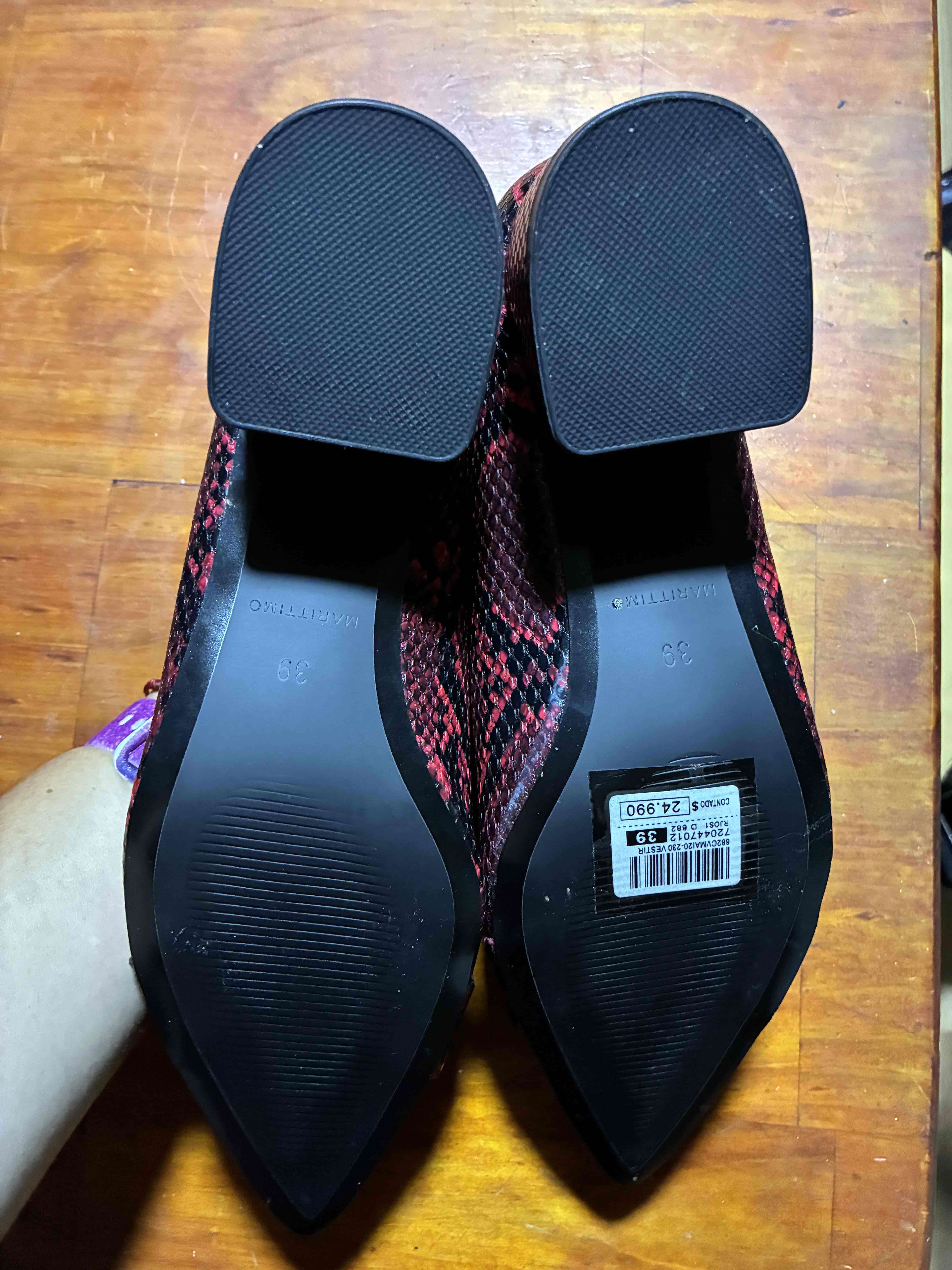 Zapatos de tacón rojo de serpiente - miniatura 3