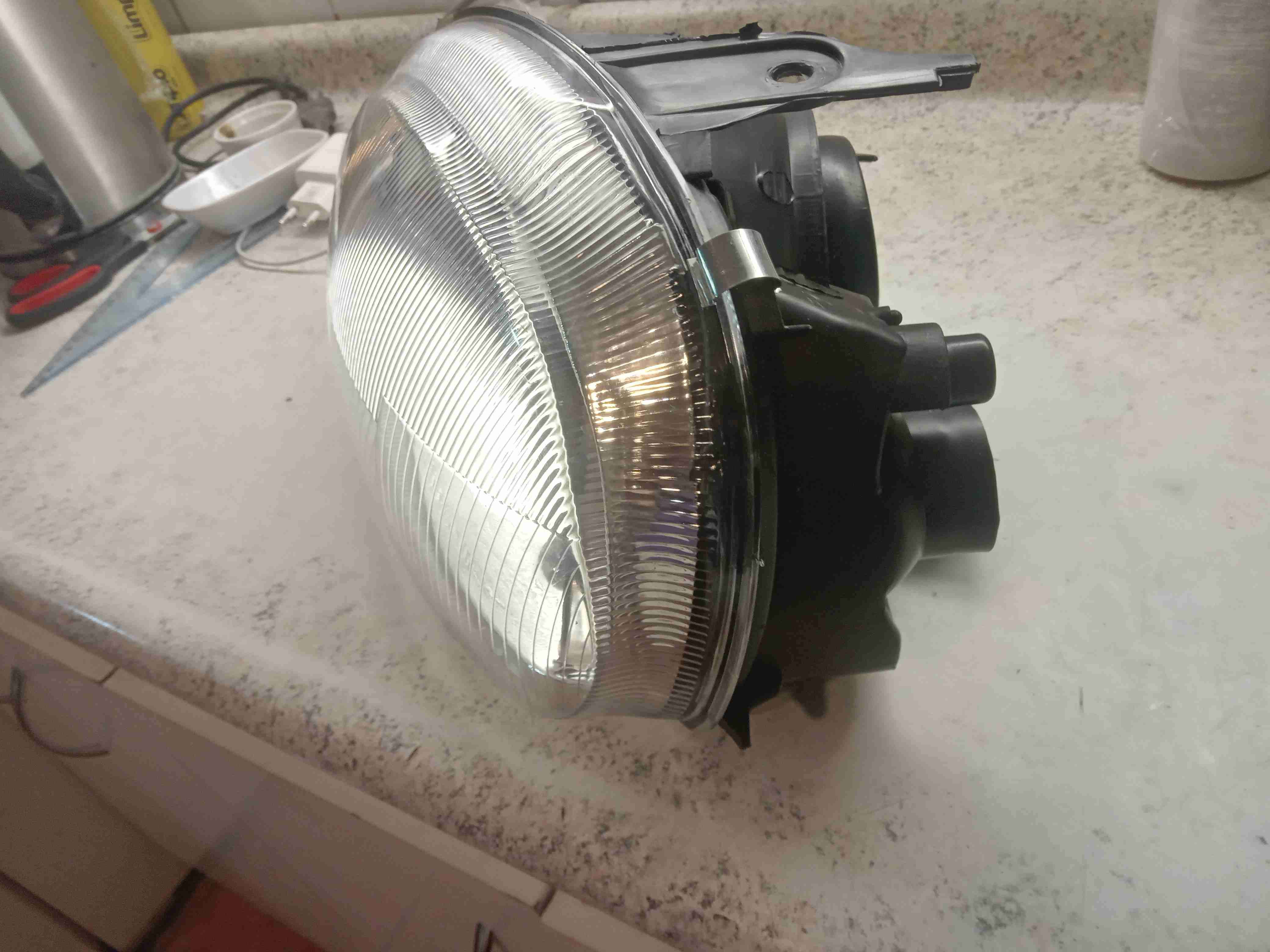 Foco delantero de auto nuevo