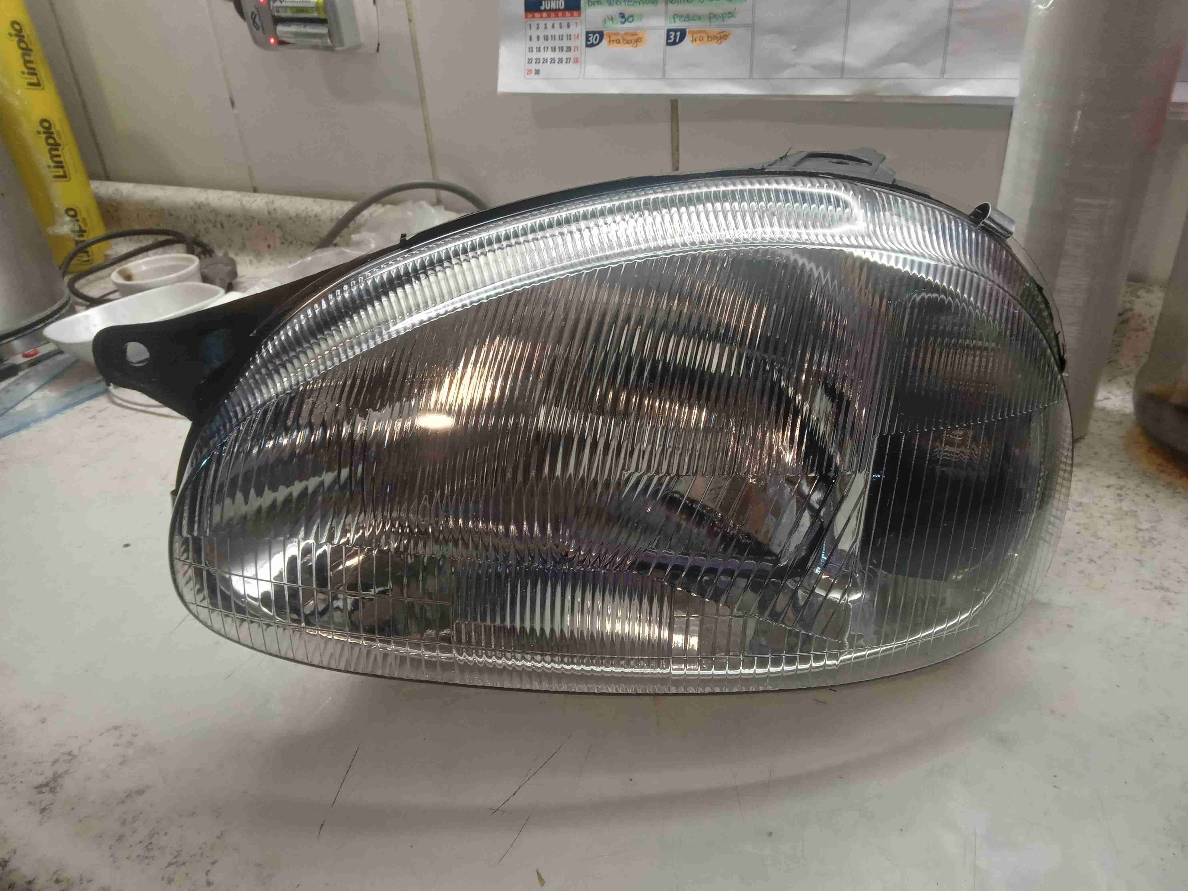 Foco delantero de auto nuevo - miniatura 2