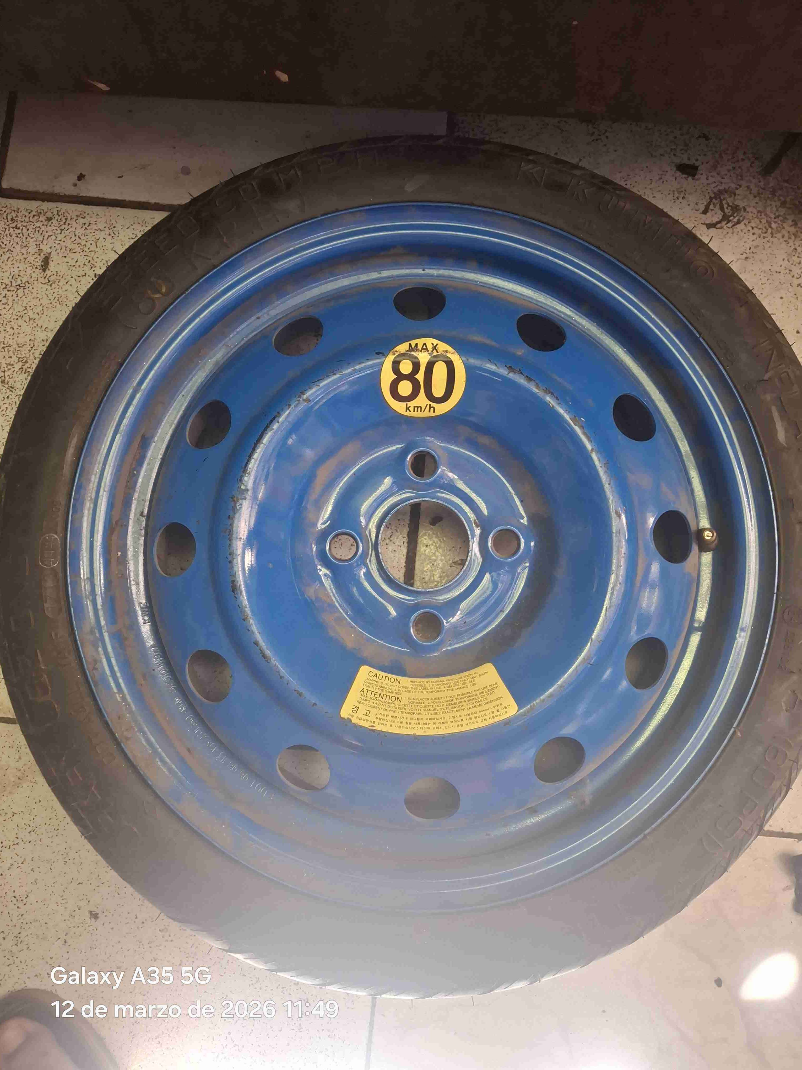 Repuesto de rueda compacta azul