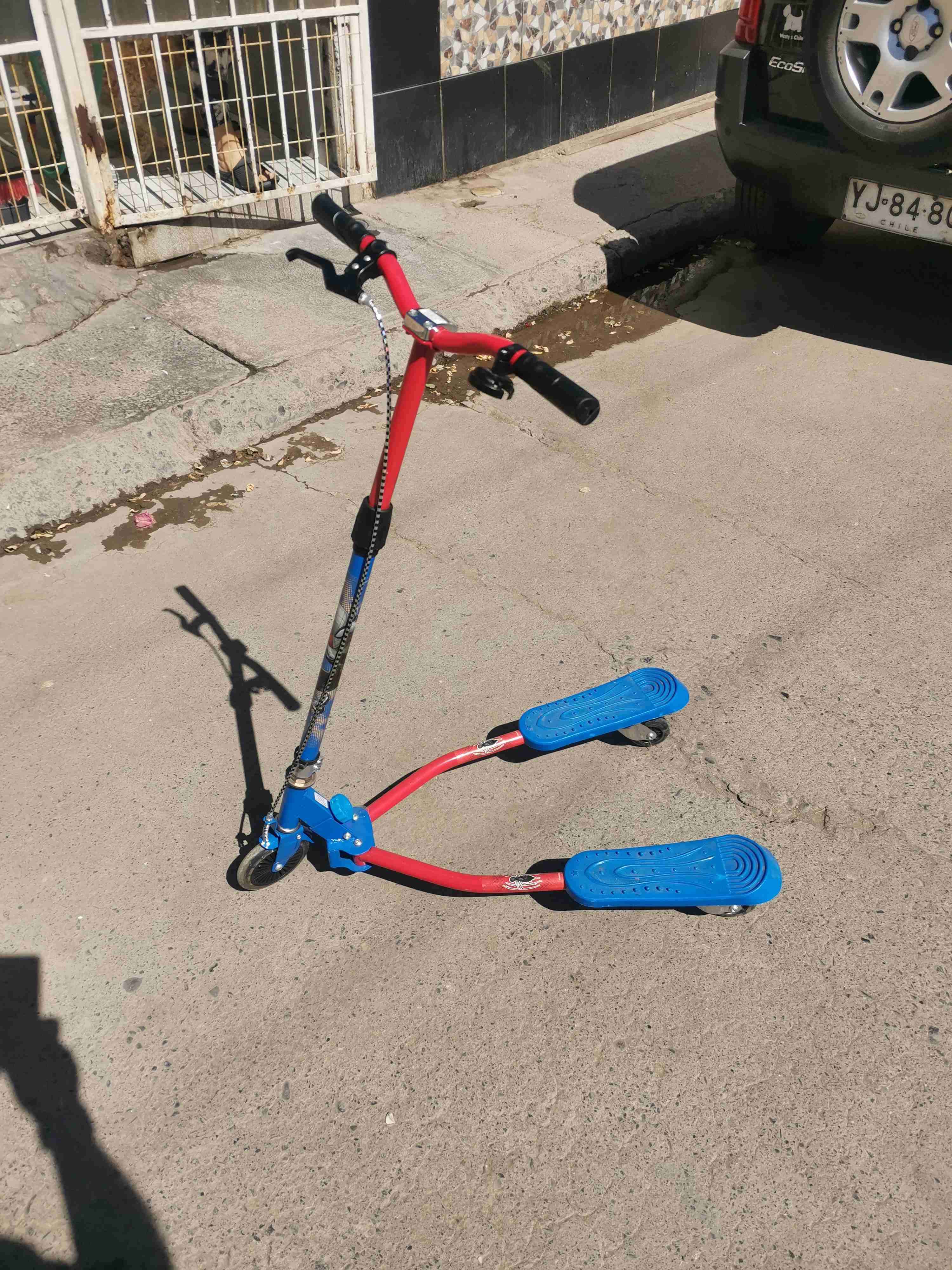 Scooter infantil rojo y azul - miniatura 3