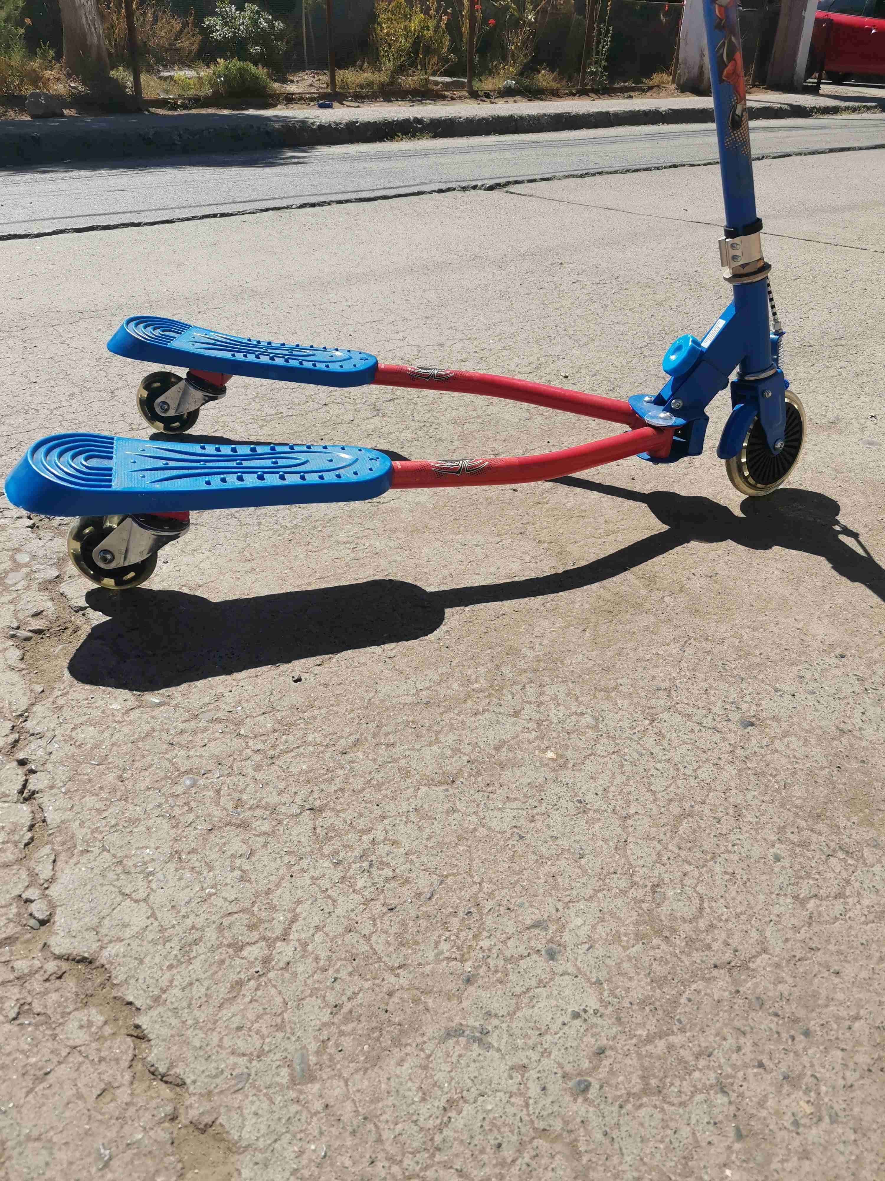 Scooter infantil rojo y azul - miniatura 5